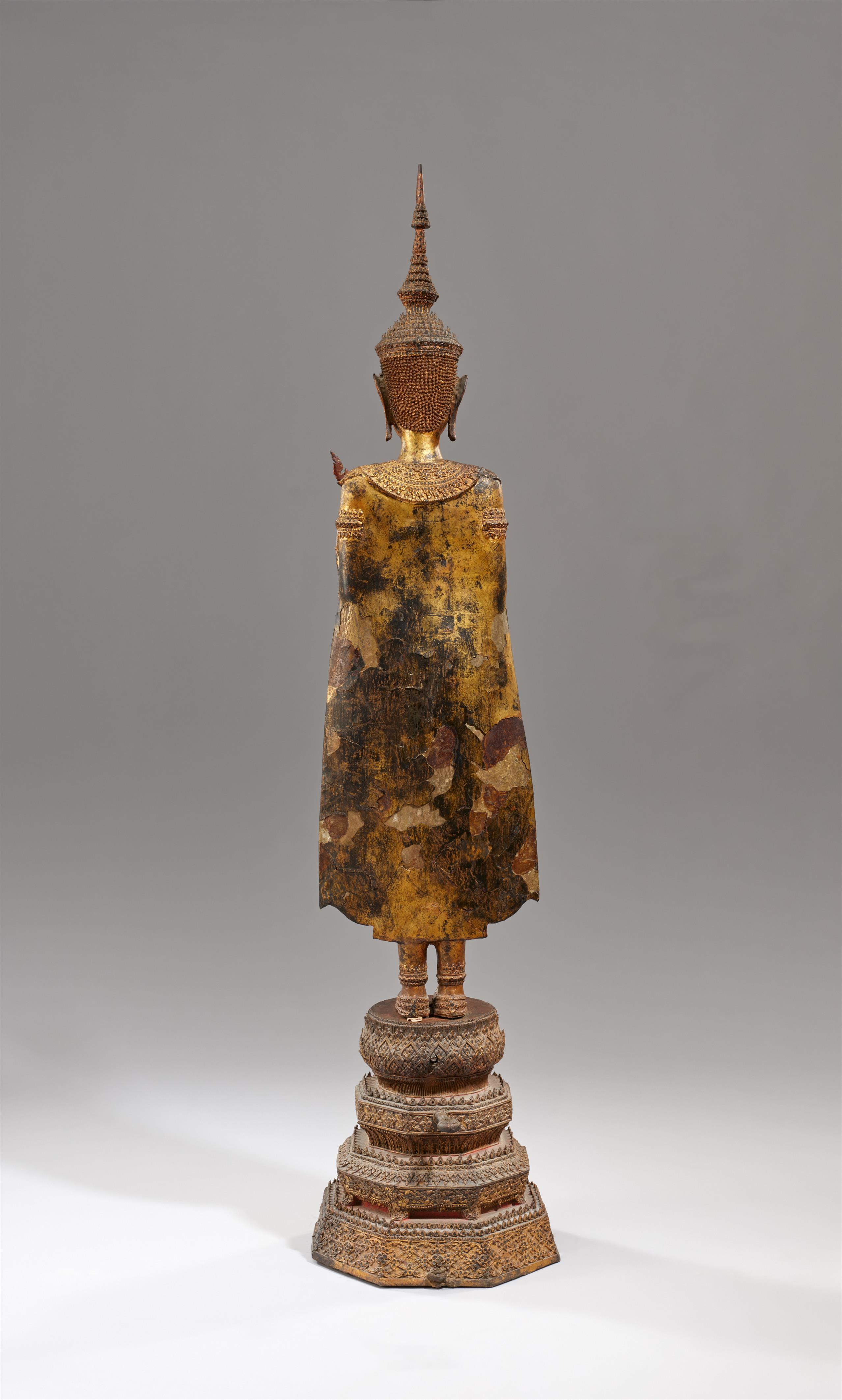 Großer schlanker Buddha im Fürstenschmuck. Bronze, Schwarzlack, Vergoldung und Spiegelglassteine. Thailand, Ratanakosin. 19. Jh. - image-2