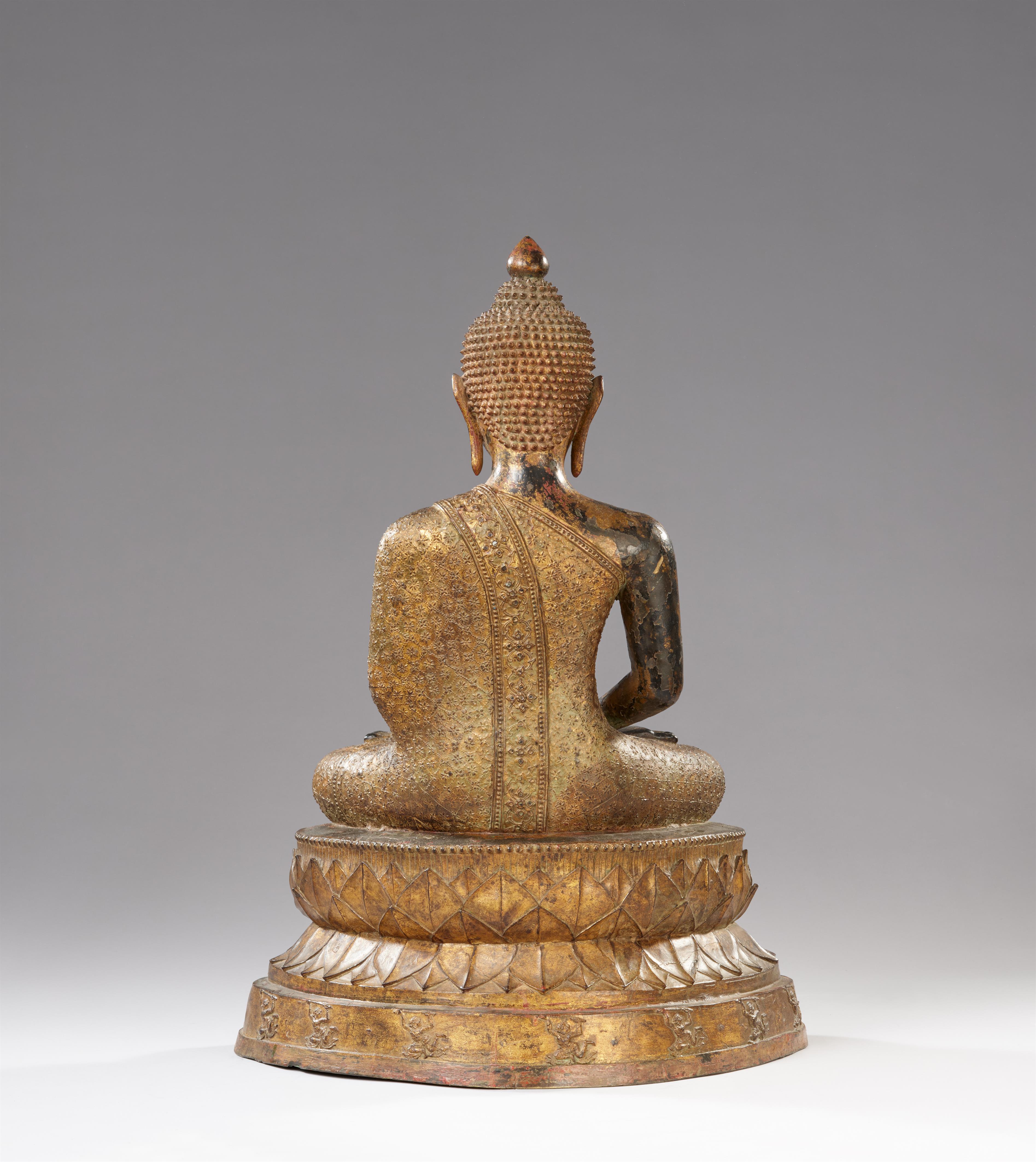 A Ratanakosin gilded and lacquered bronze figure of Buddha Shakyamuni. Thailand. Early 19th century - image-2