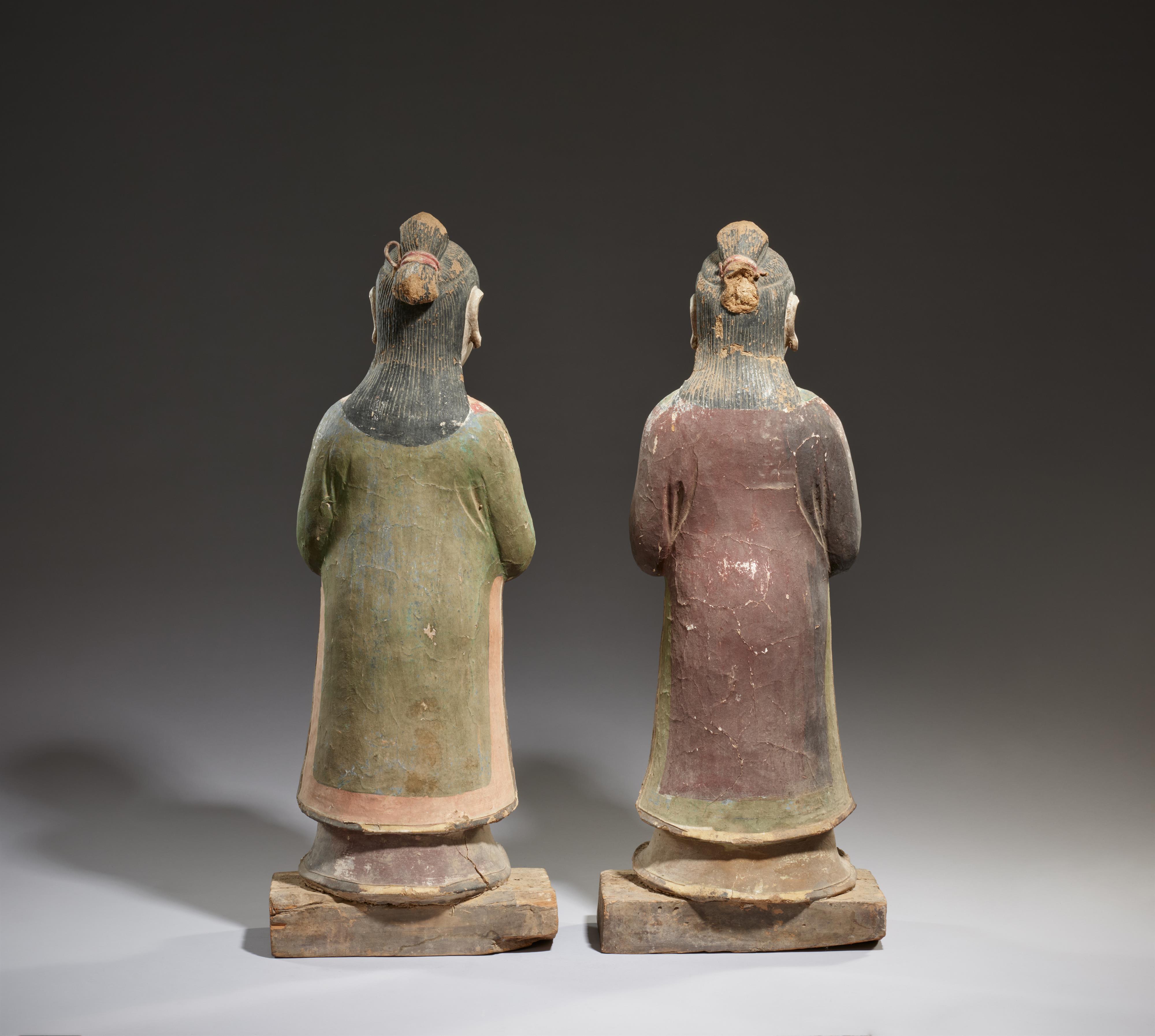 Two young adorants. Stucco (clay and straw), polychromed. Ming dynasty - image-2