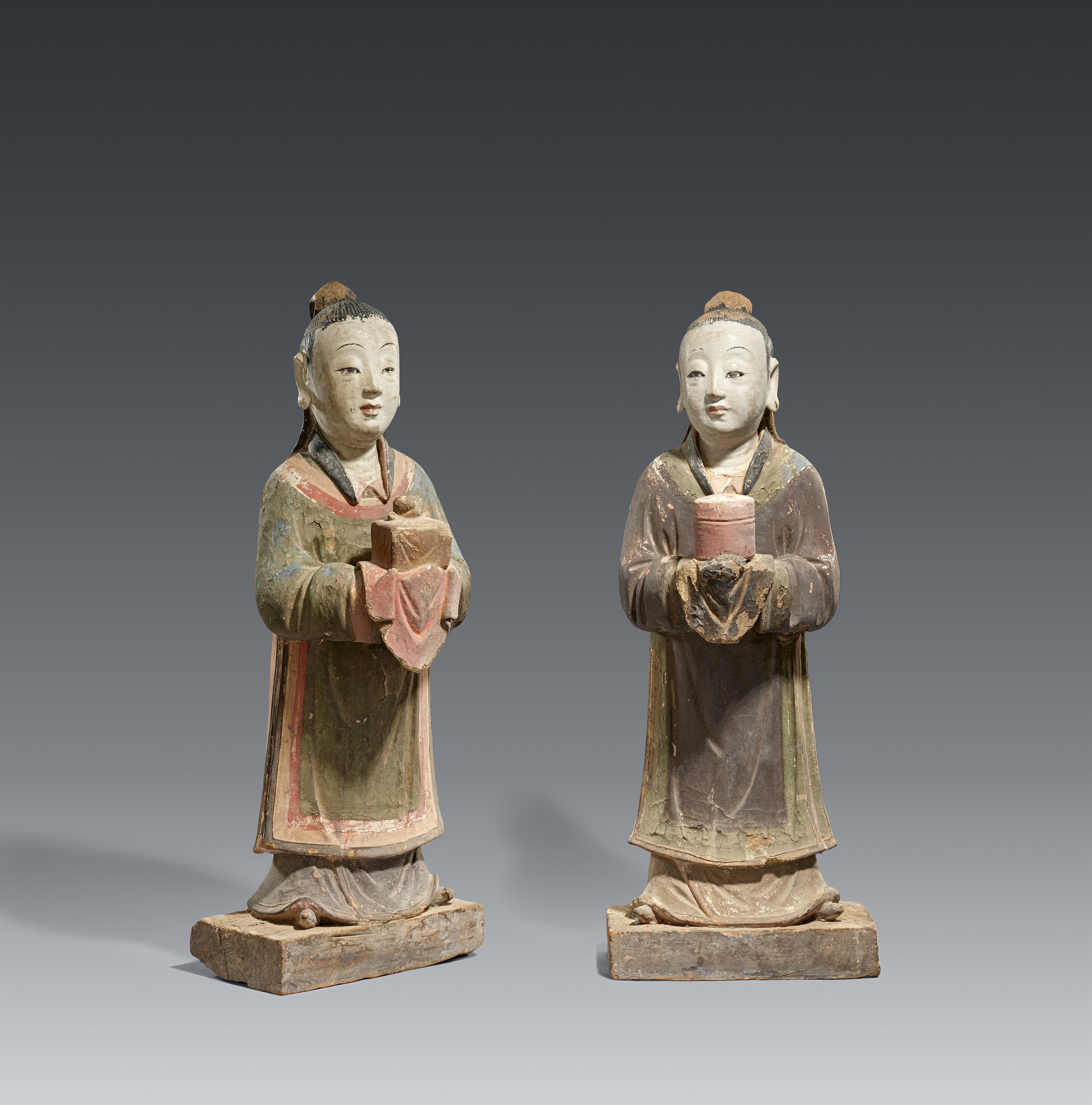 Two young adorants. Stucco (clay and straw), polychromed. Ming dynasty - image-1