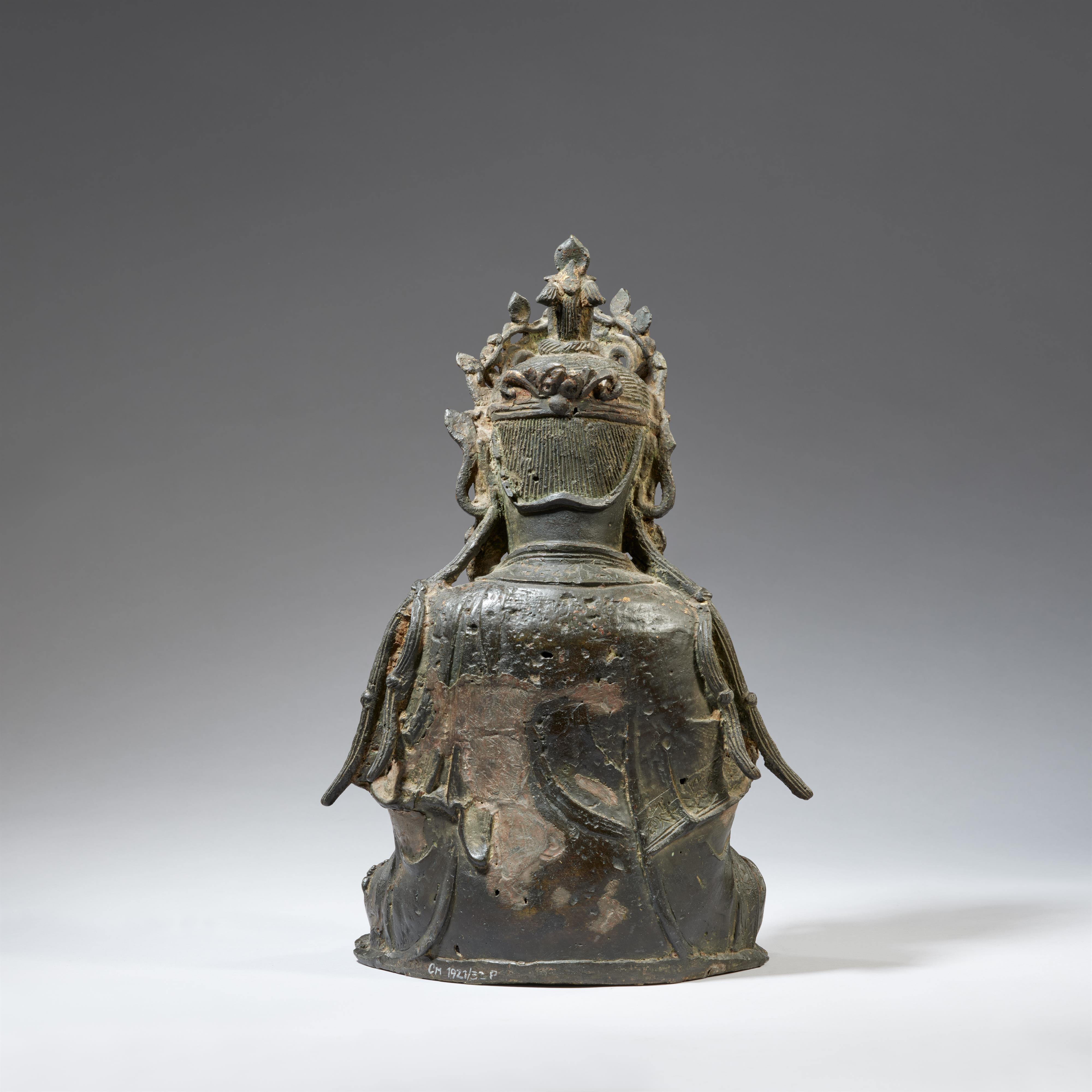 A bronze figure of Bodhisattva Guanyin. Ming dynasty - image-2