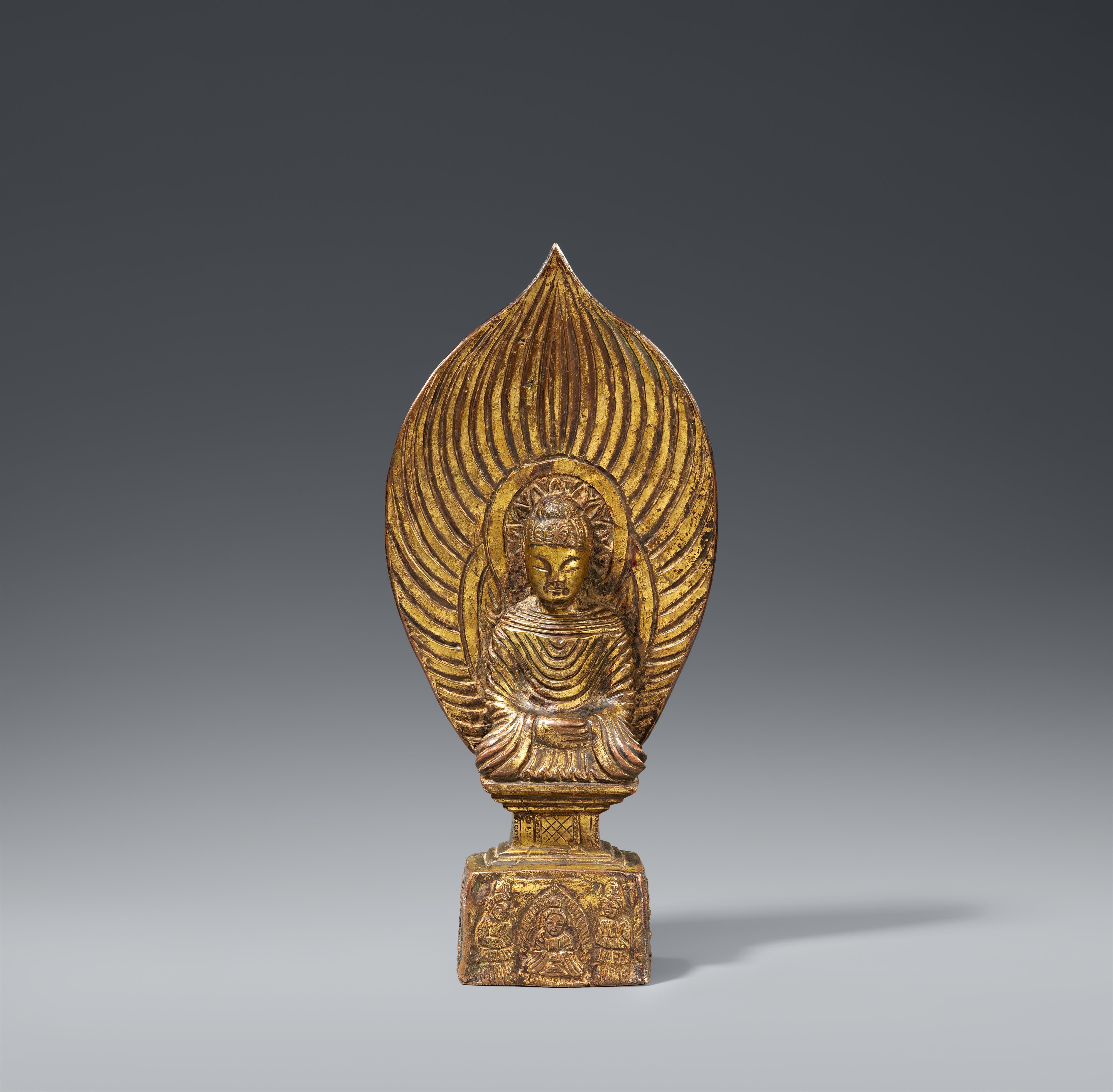 A gilt bronze figure of Buddha Shakyamuni. In the style of the Wei dynasty - image-1