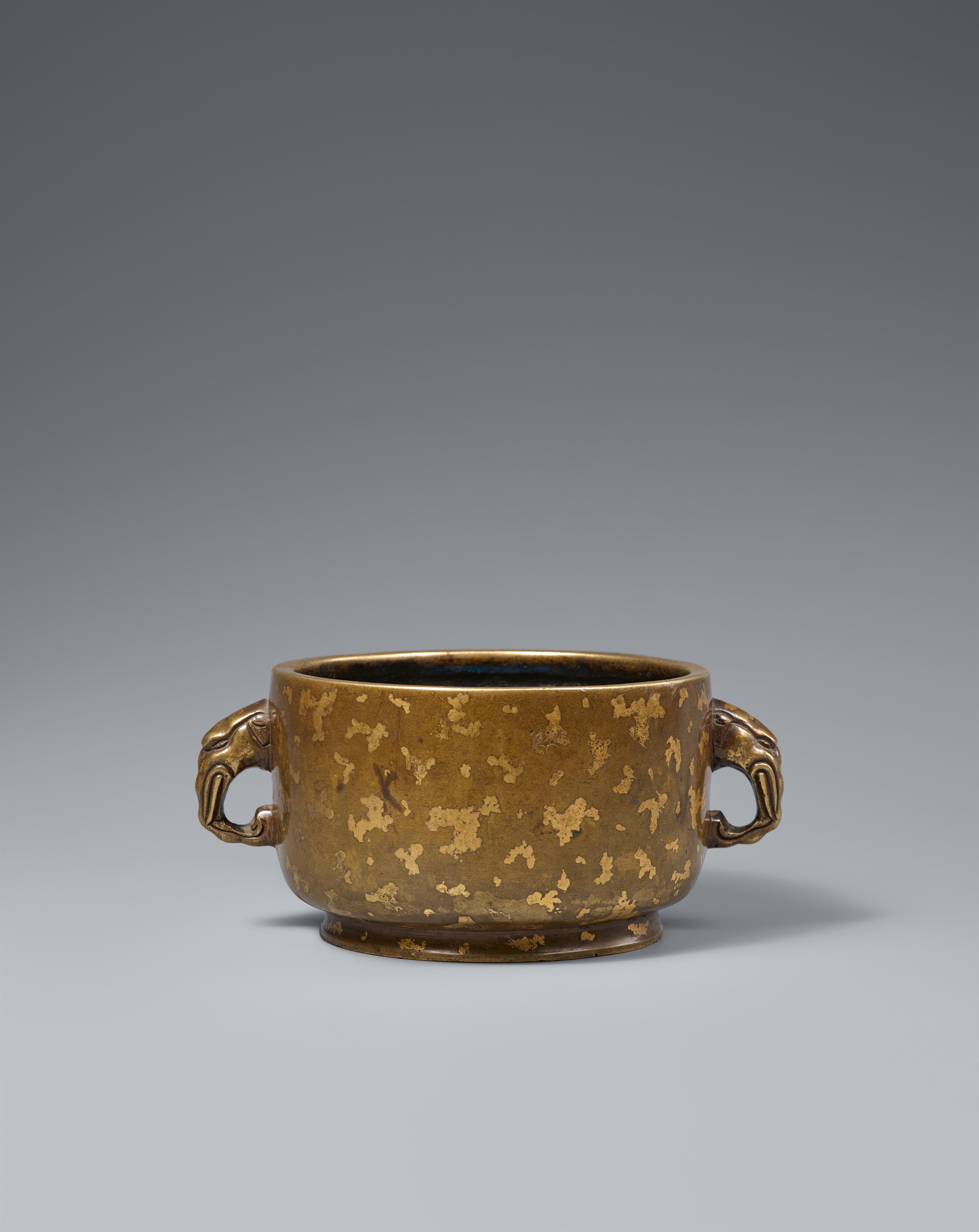 A gold-splashed bronze incense burner. Qing dynasty - image-1