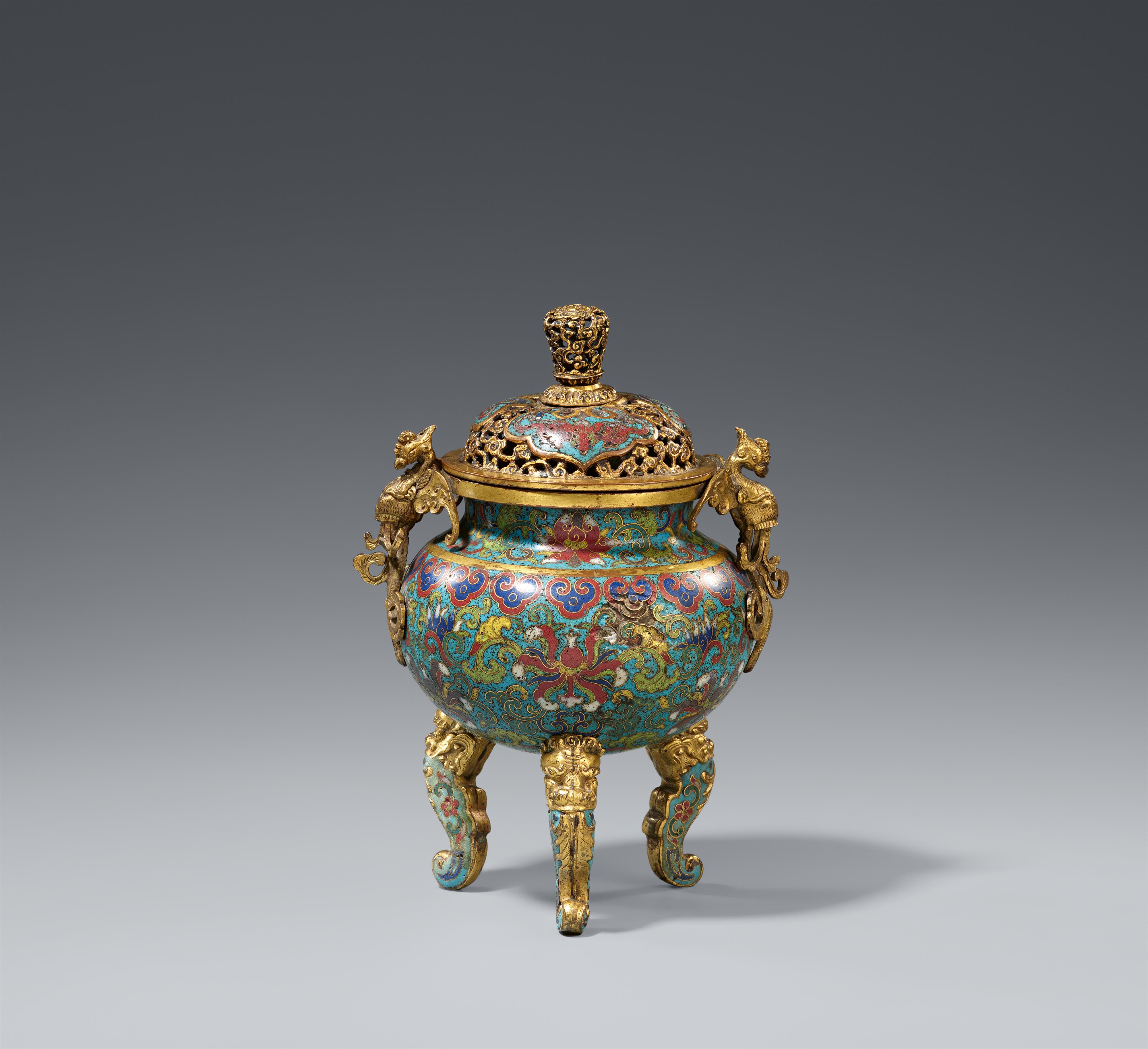 A small cloisonné enamel tripod incense burner. 18th century - image-1