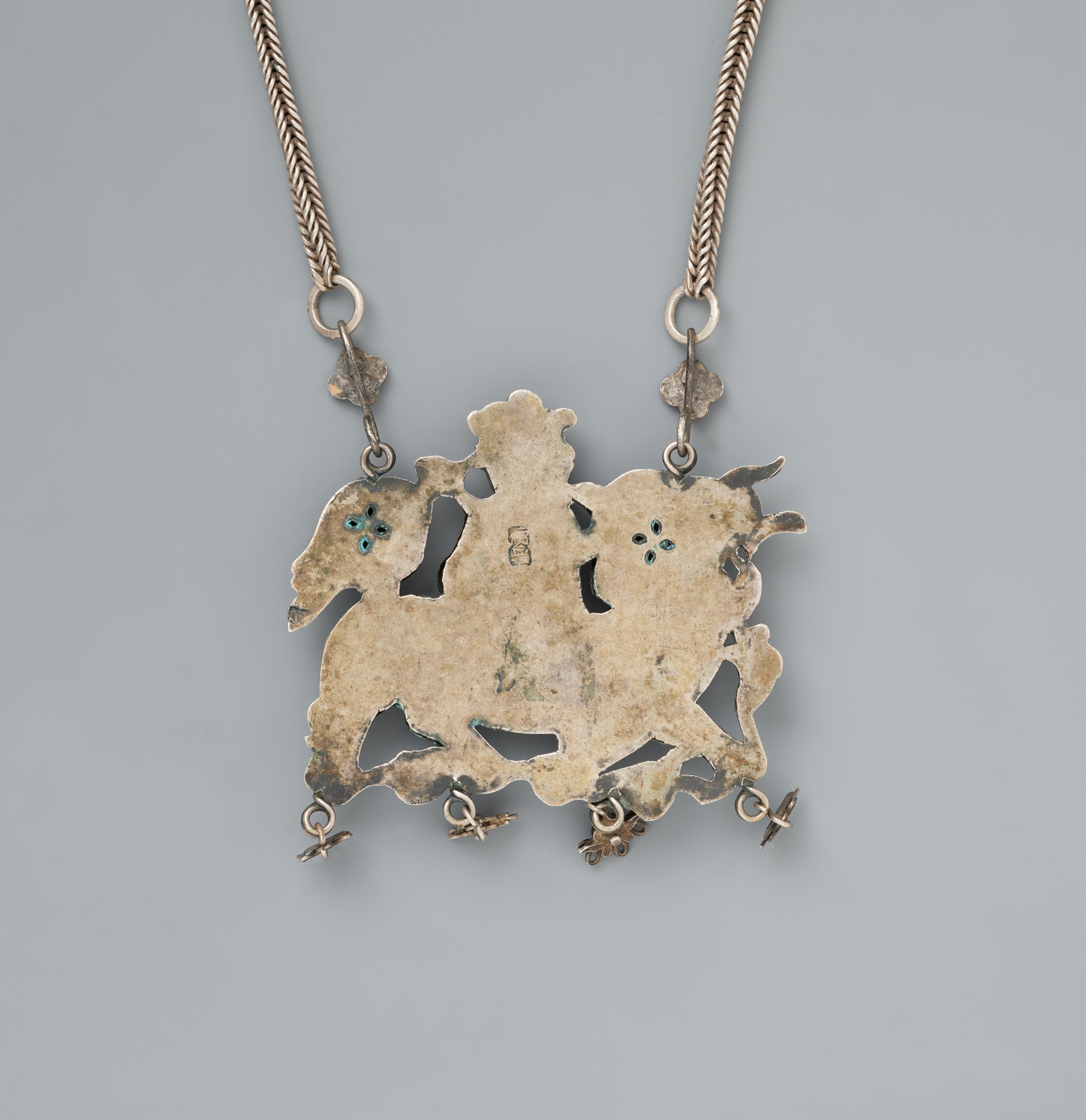 A silver necklace with a qilin amulet. 19th century - image-2