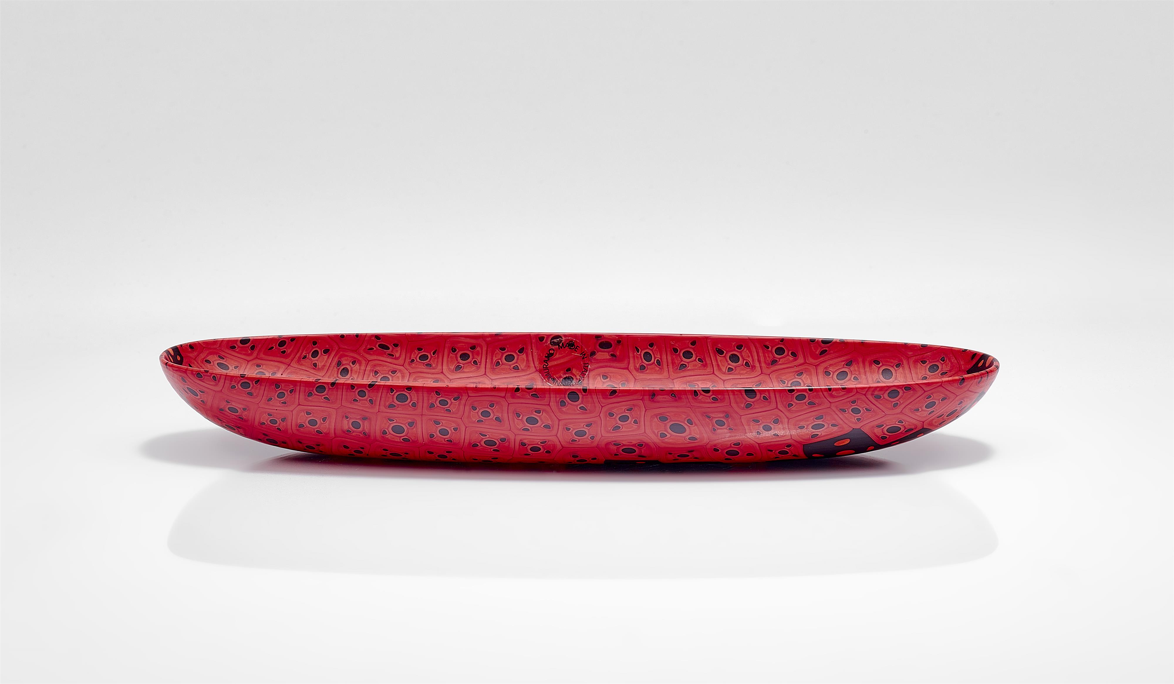 Glasschale 'murrine canoe'
Venini & C., Murano, der Entwurf Carlo Scarpa, um 1940, die Ausführung 1993 - image-1