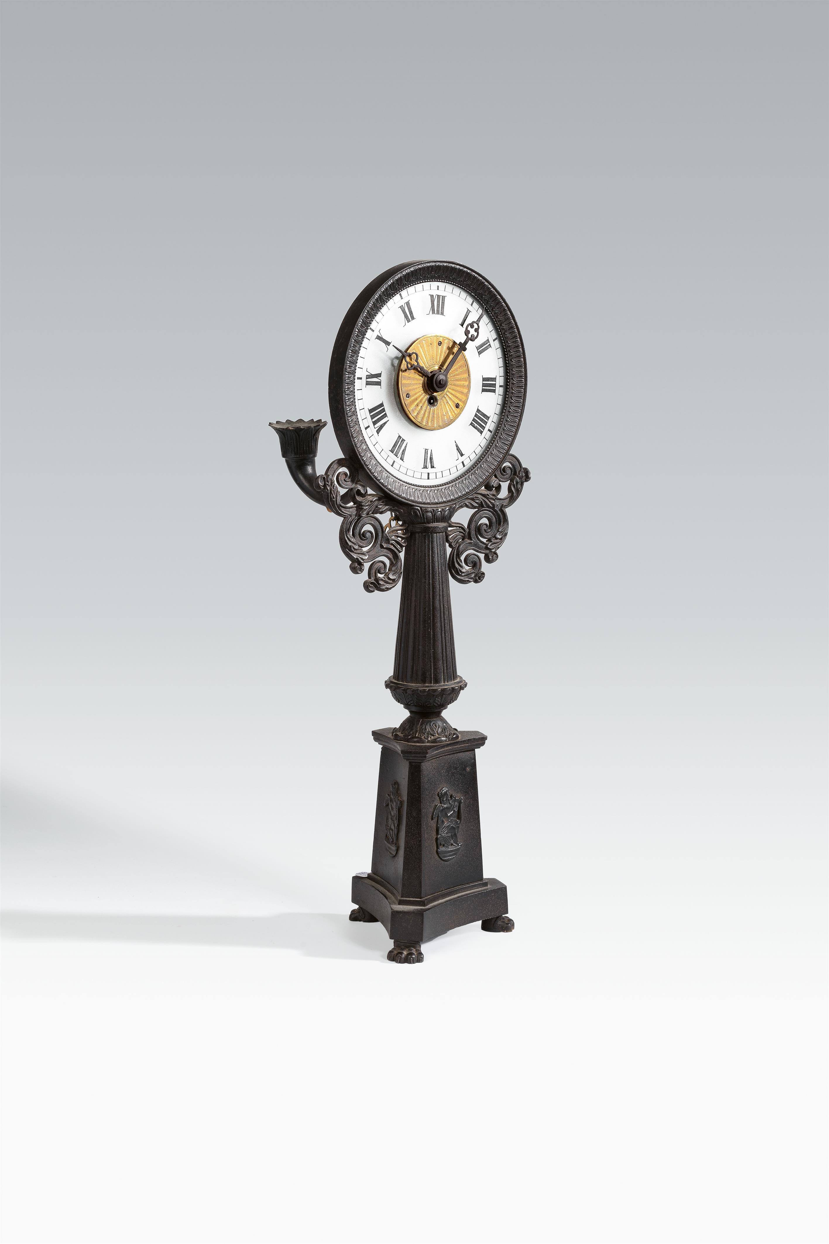 A cast iron night clock "Trespied" - image-2