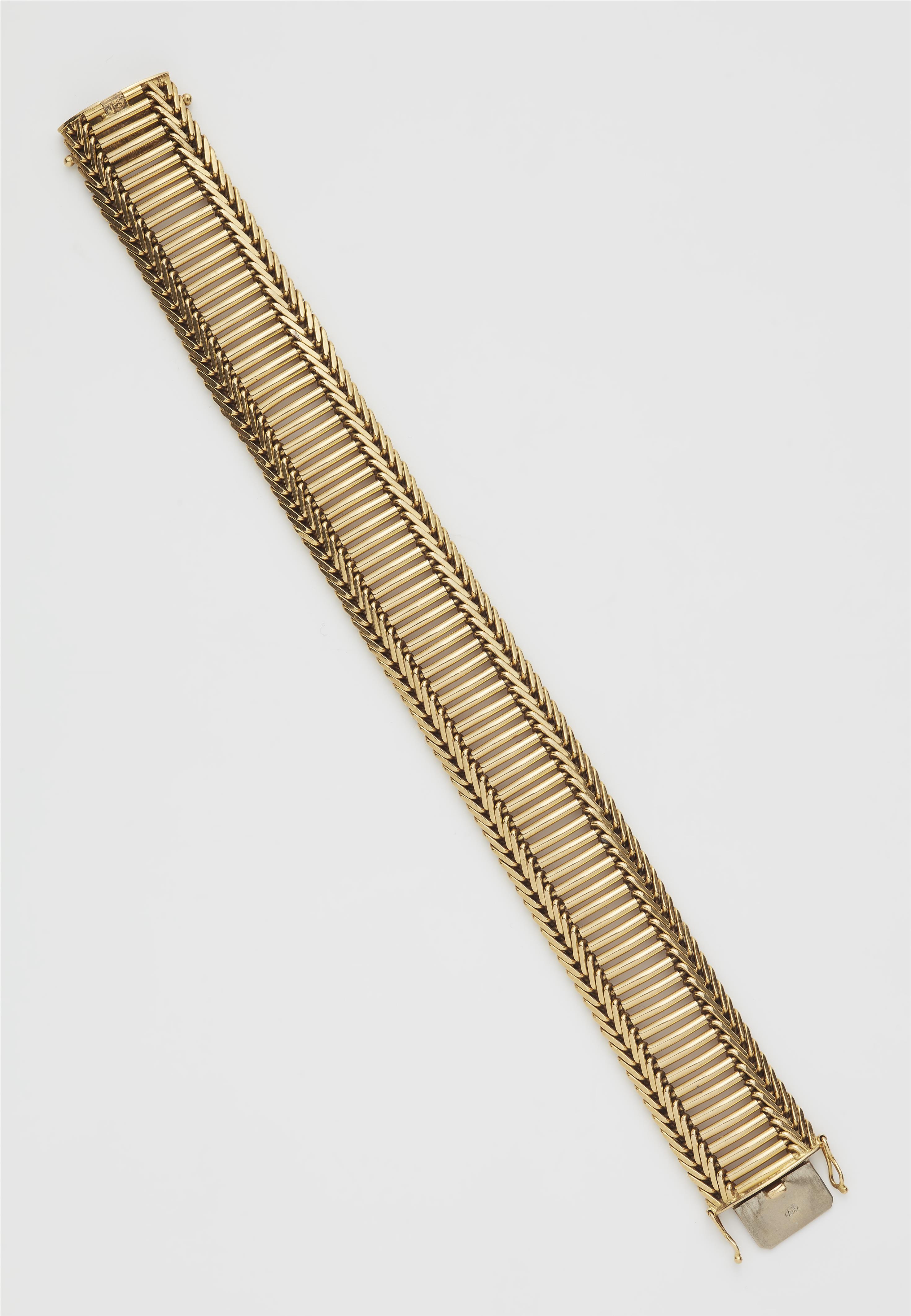 A flexible 18k gold chain bracelet. - image-1