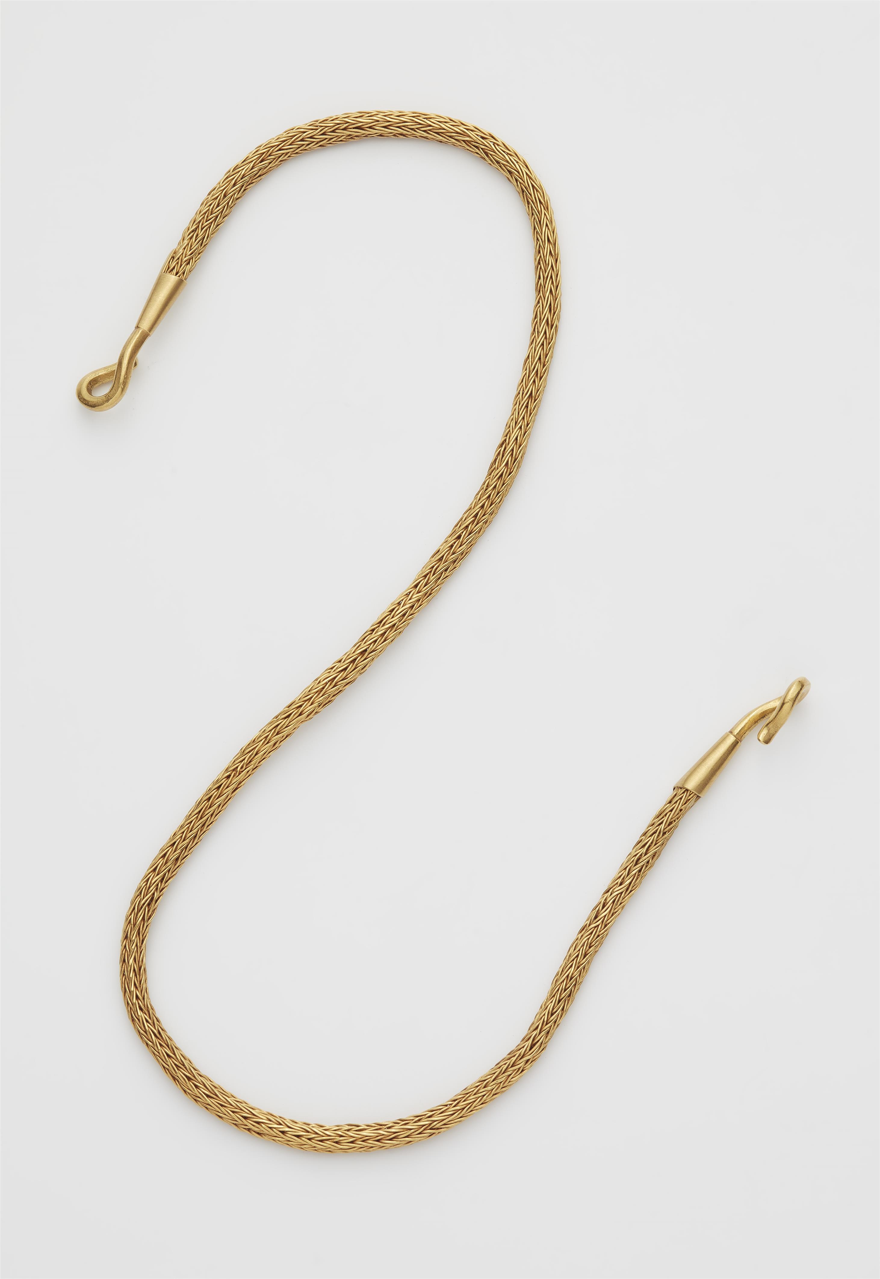 A hand forged 18k gold Ancient Revival tubogaz necklace with foxtail pattern. - image-1