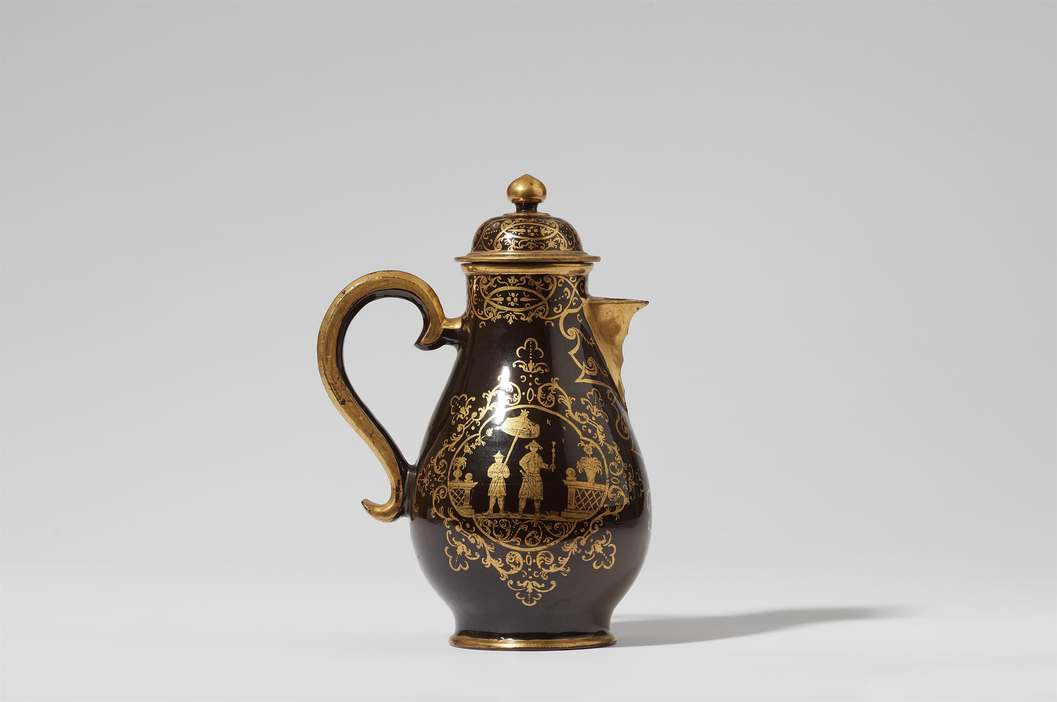 A Bayreuth faience coffee pot with Chinoiserie decor - image-3