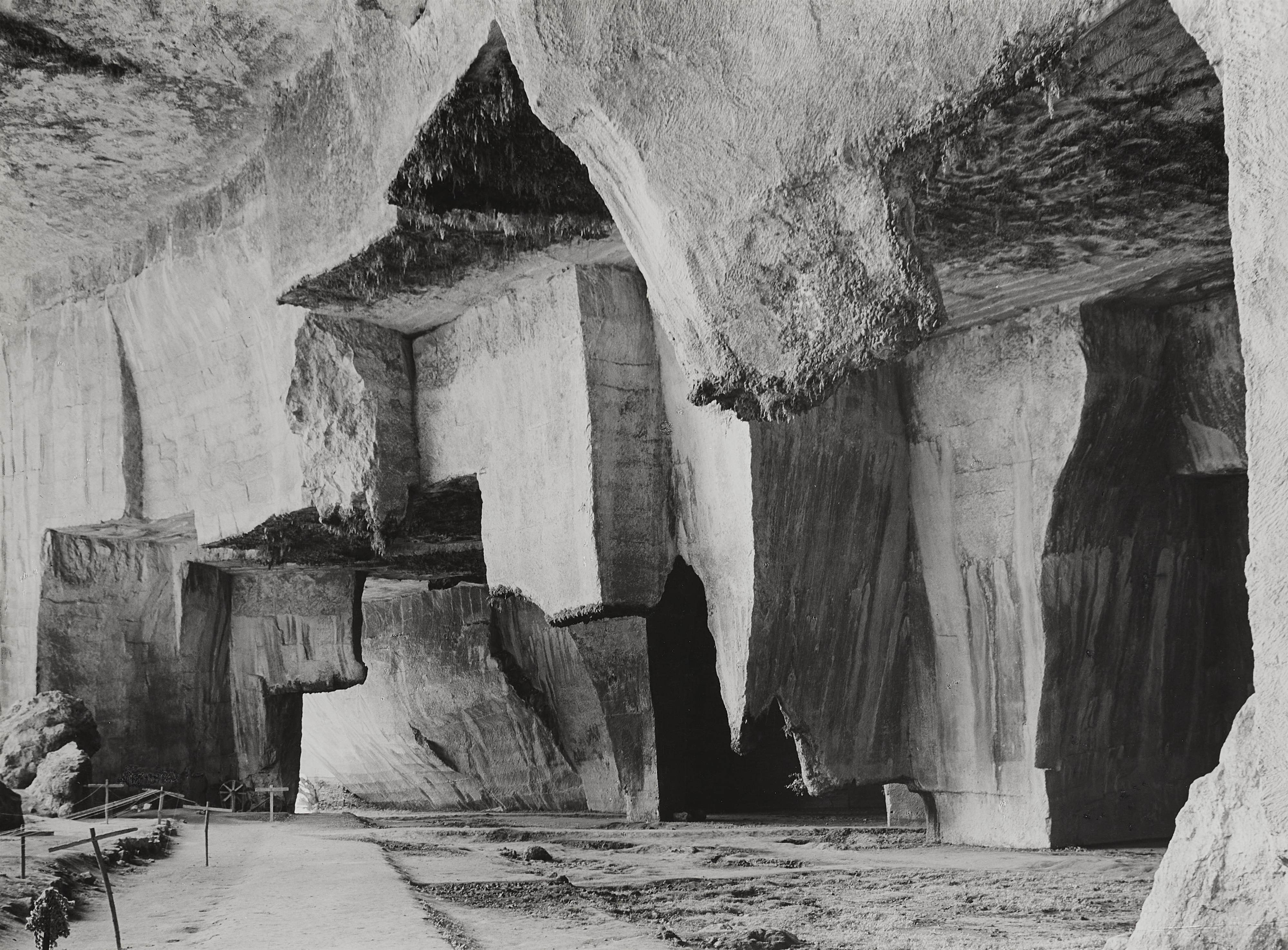 Albert Renger-Patzsch - Seilergrotte Syracus, Sizilien (Antiker Steinbruch) - image-1