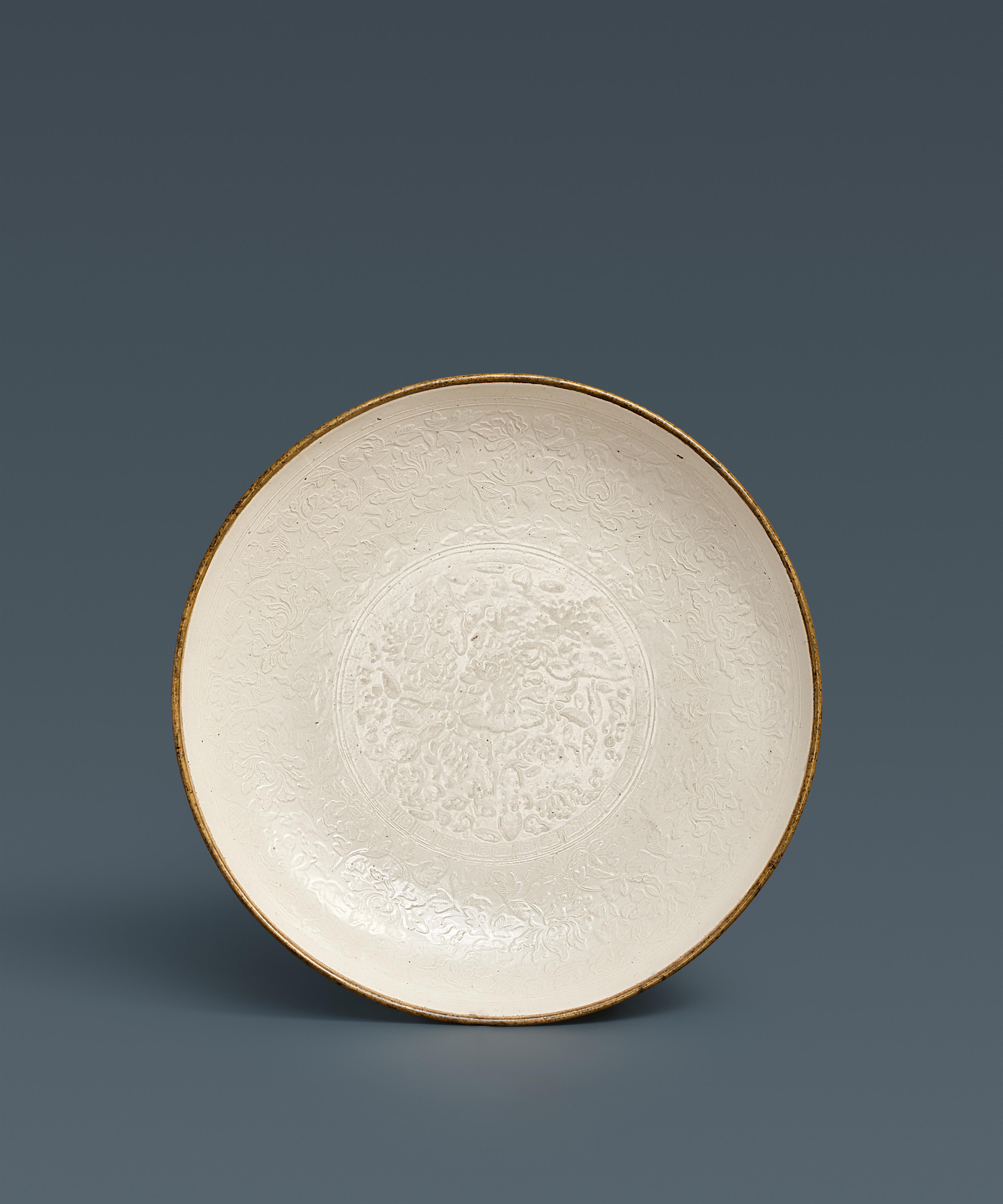 A rare large Dingyao dish. Jin dynasty, 12/13th century - image-1