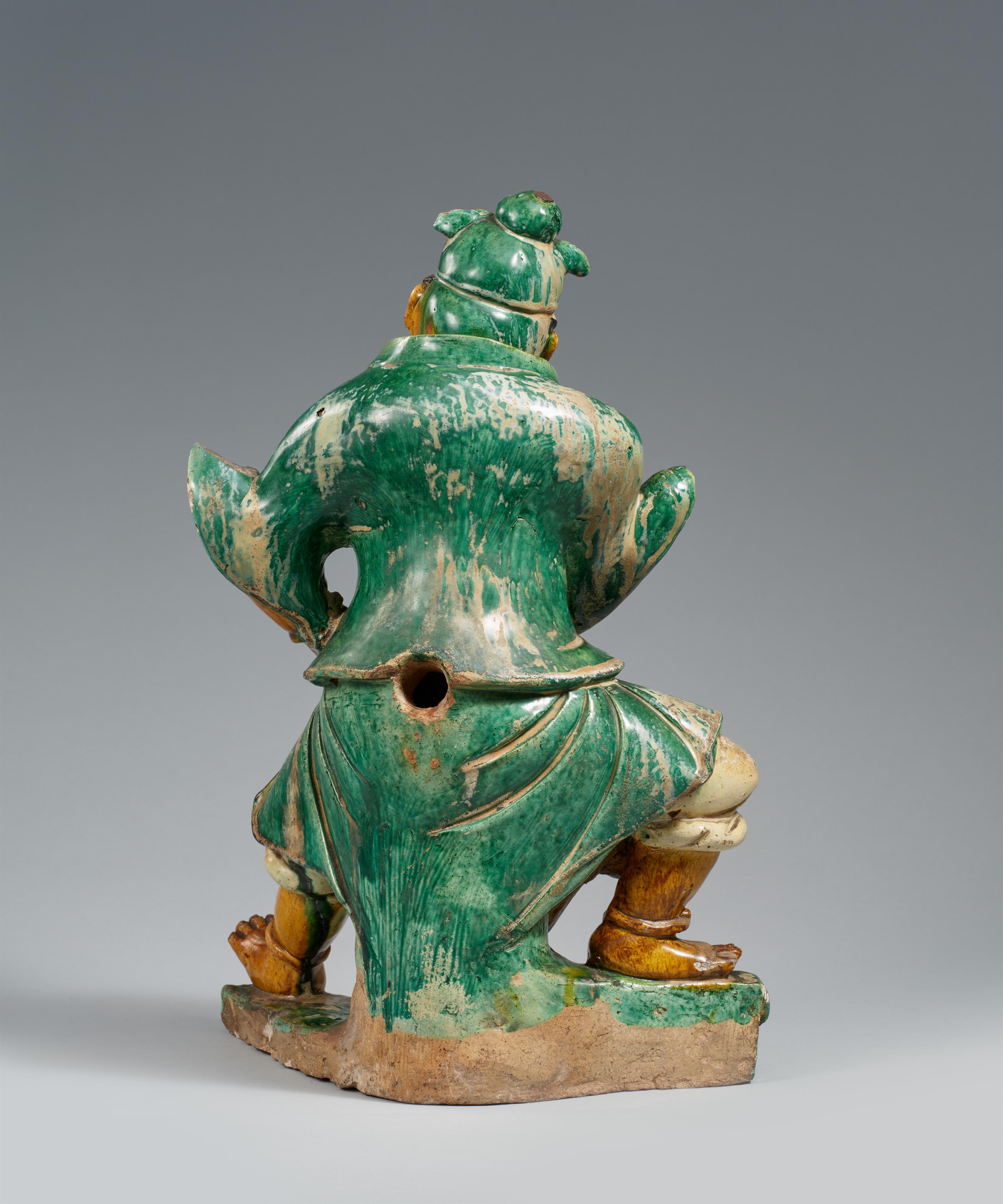 A sancai-glazed figure of lokapala. Ming dynasty, 16th century - image-2