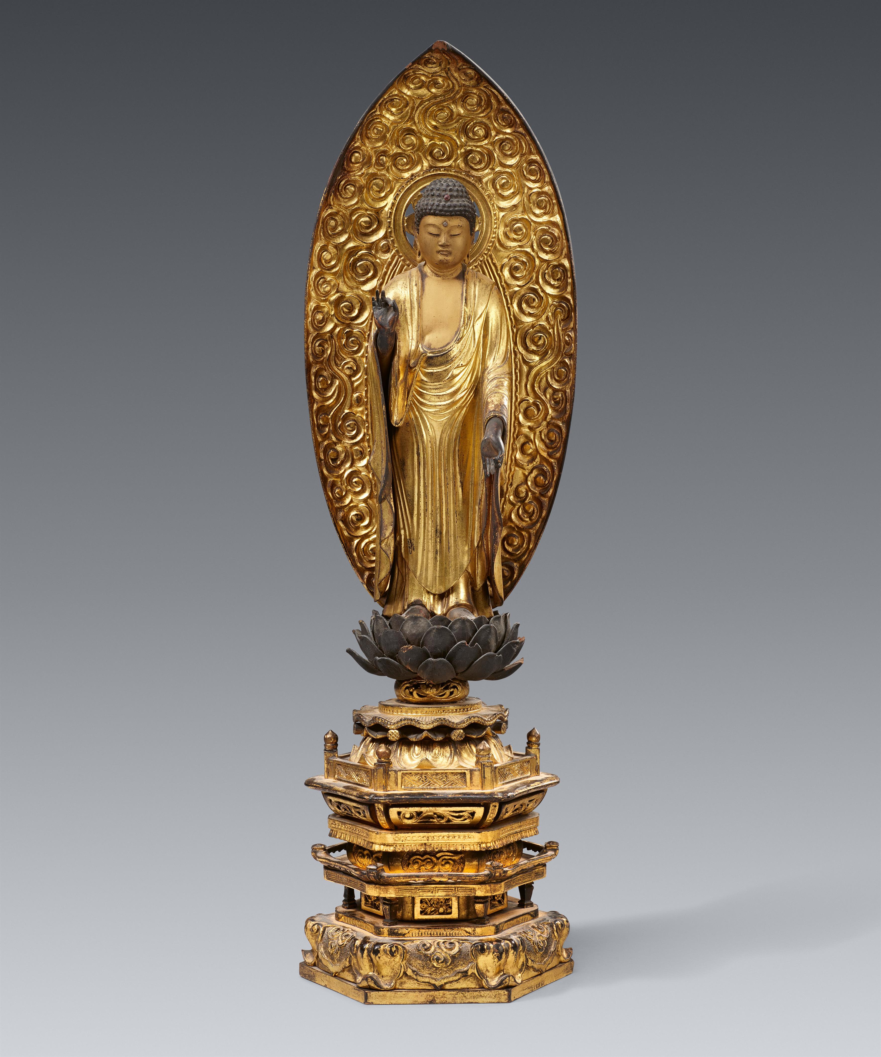 A gilded and lacquered wood figure of Amida Nyorai. 18/first half of the 19th century - image-1