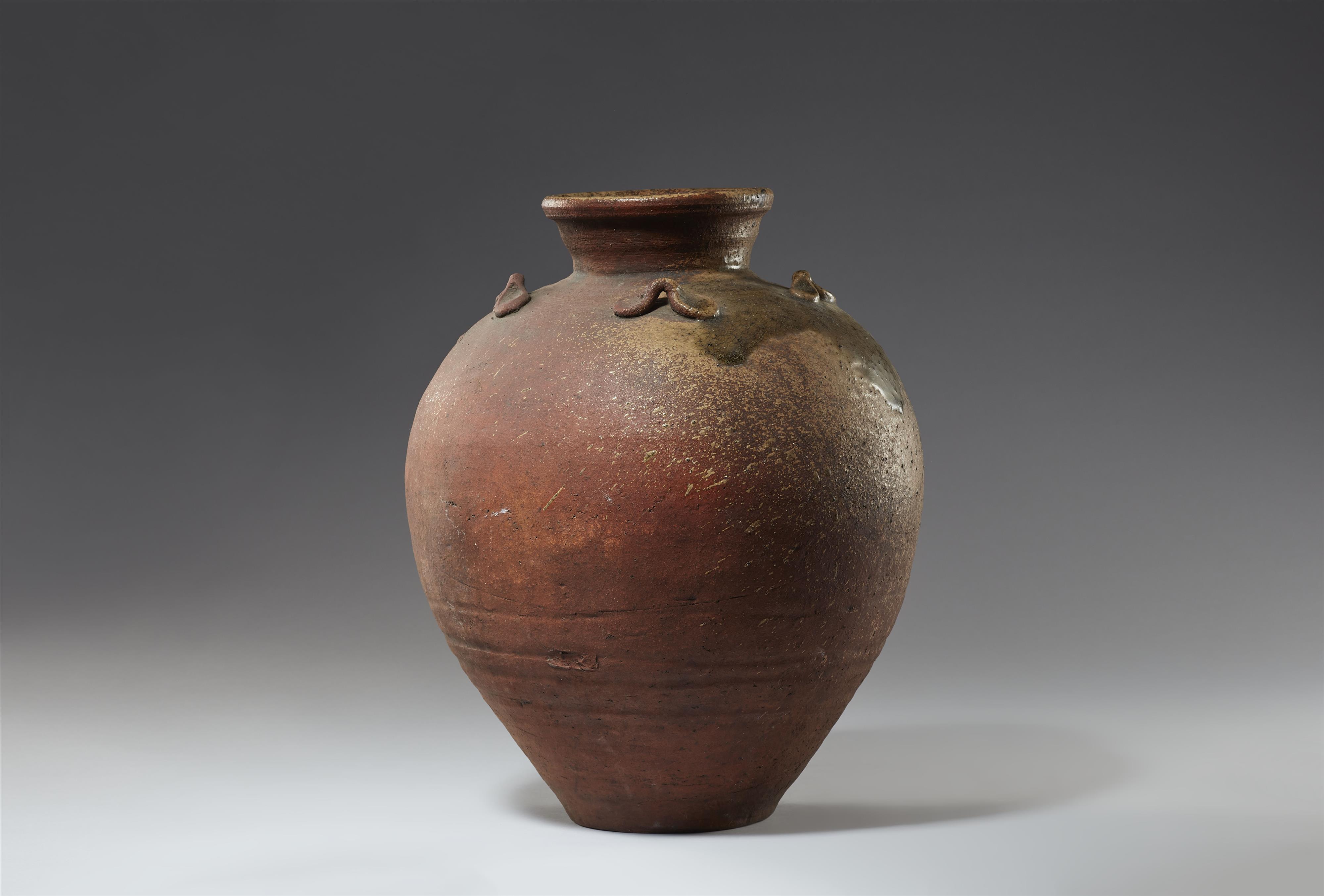 A large tsubo, Shigaraki. Early Edo period, 17th century or earlier - image-5