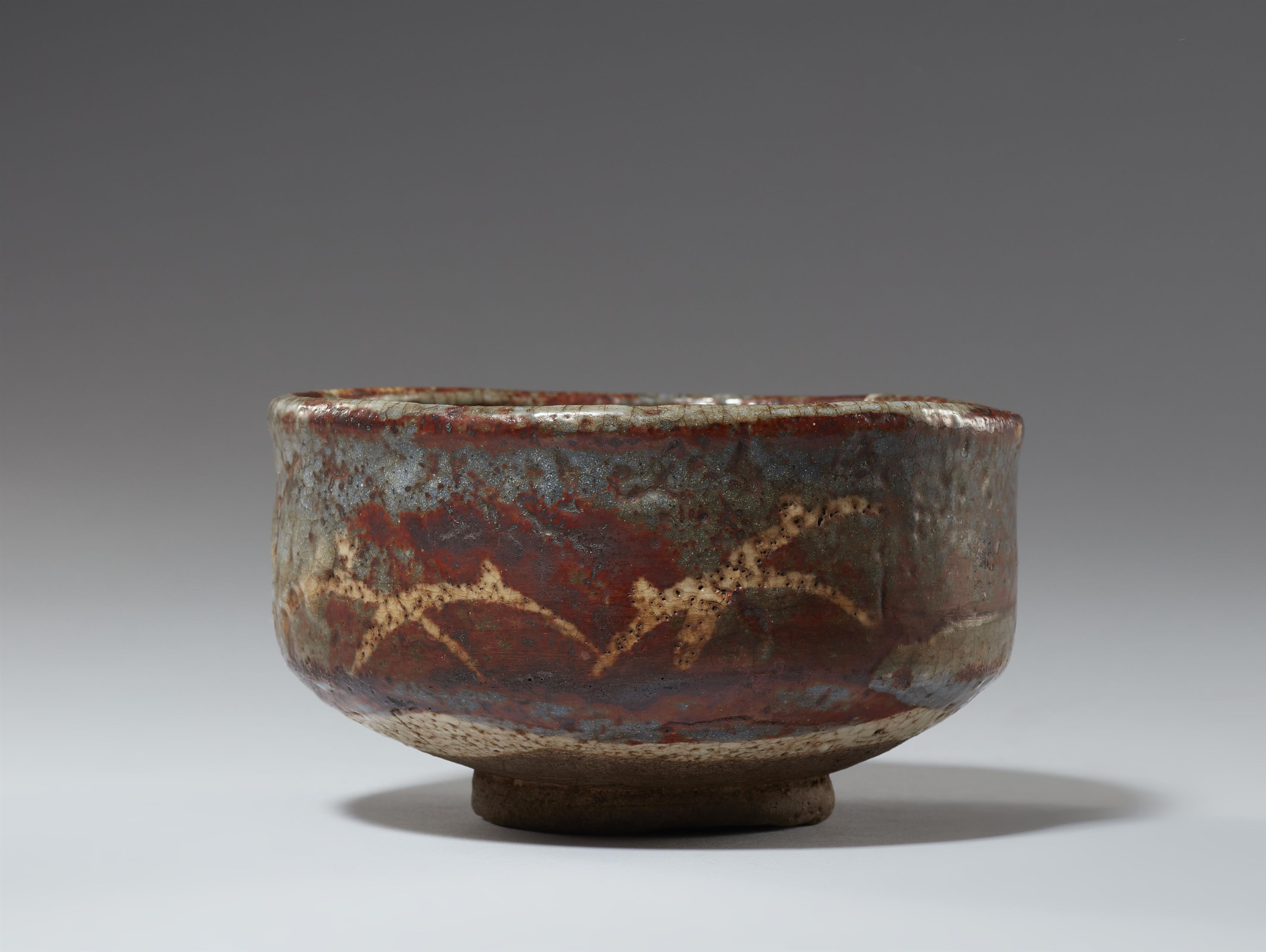 A Nezumi-Shino chawan. Mino area, Owari province. Early Edo period, 17th century - image-5