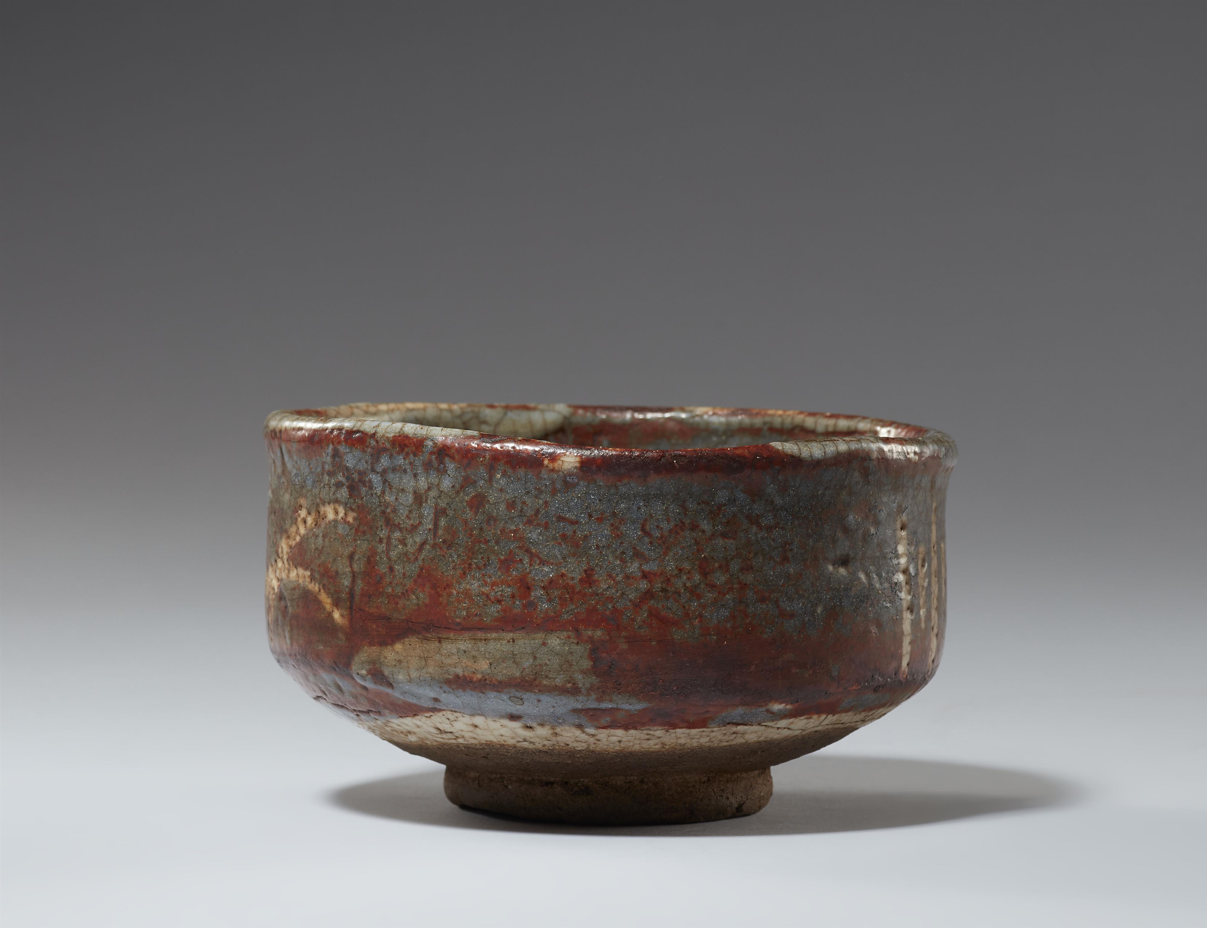 A Nezumi-Shino chawan. Mino area, Owari province. Early Edo period, 17th century - image-6