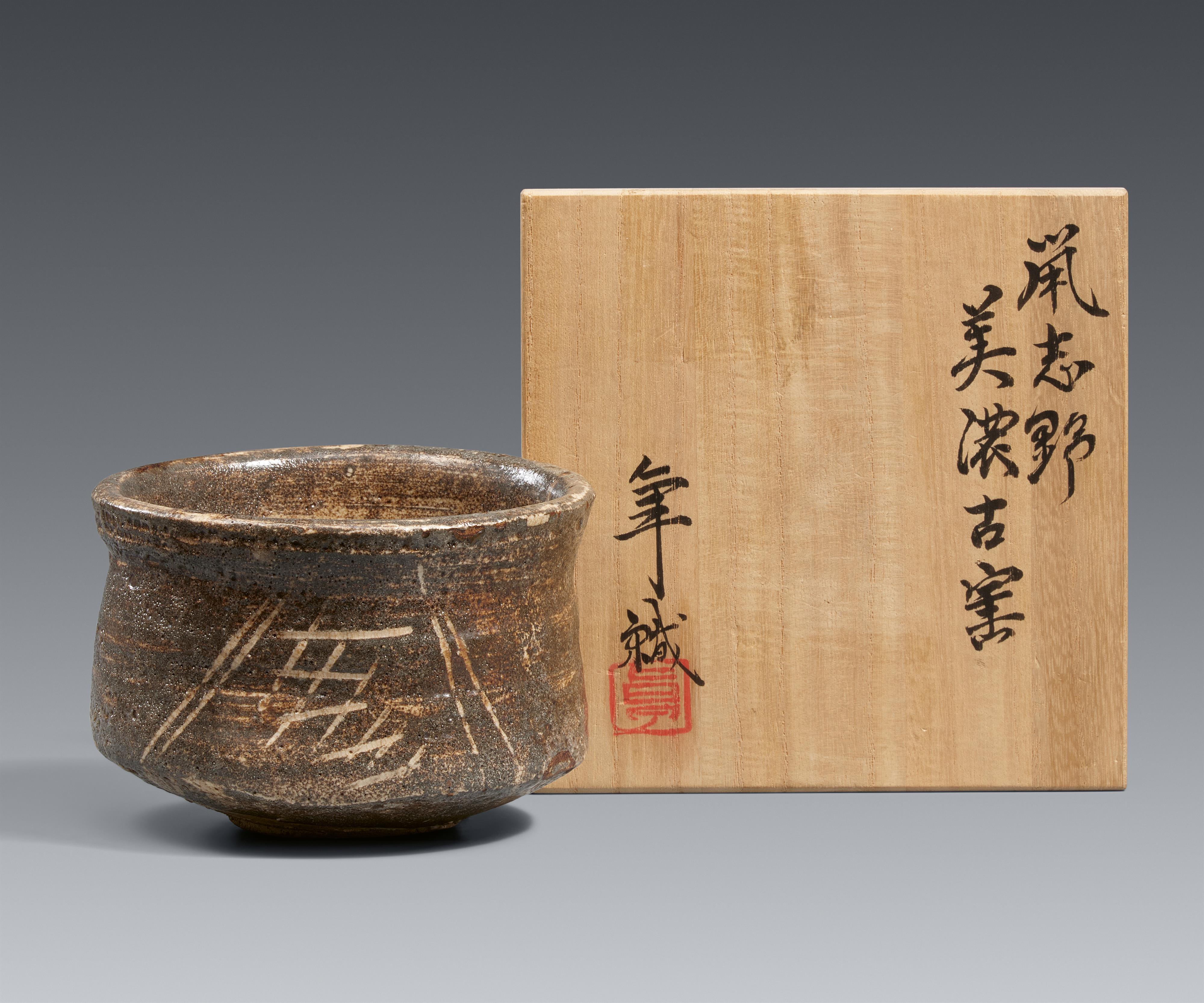 A large Nezumi-Shino chawan. Mino area, Owari province. Early Edo period, 17th century - image-1