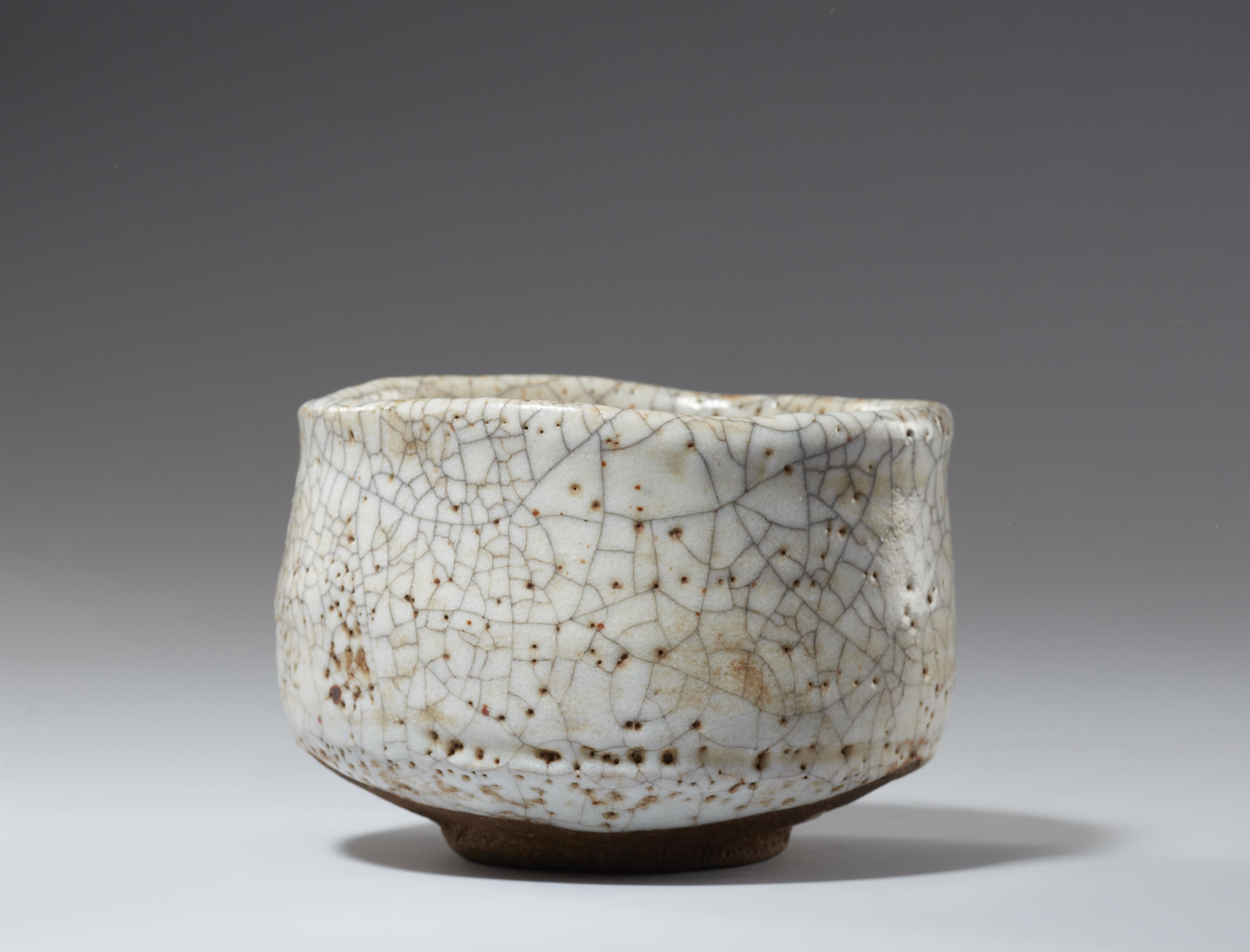 A large Shino chawan. Mino area, Owari province. Mid-Edo period - image-3