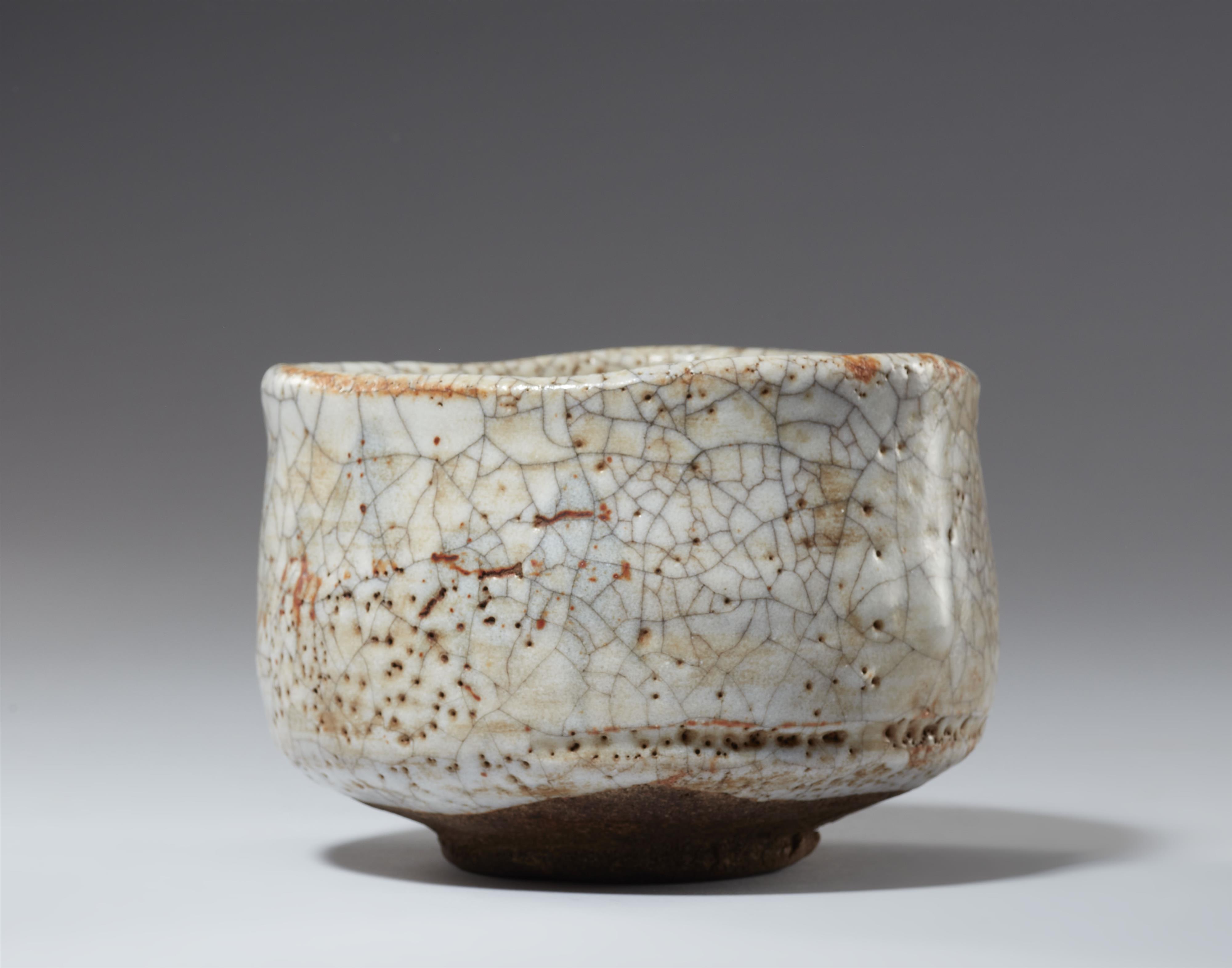 A large Shino chawan. Mino area, Owari province. Mid-Edo period - image-5