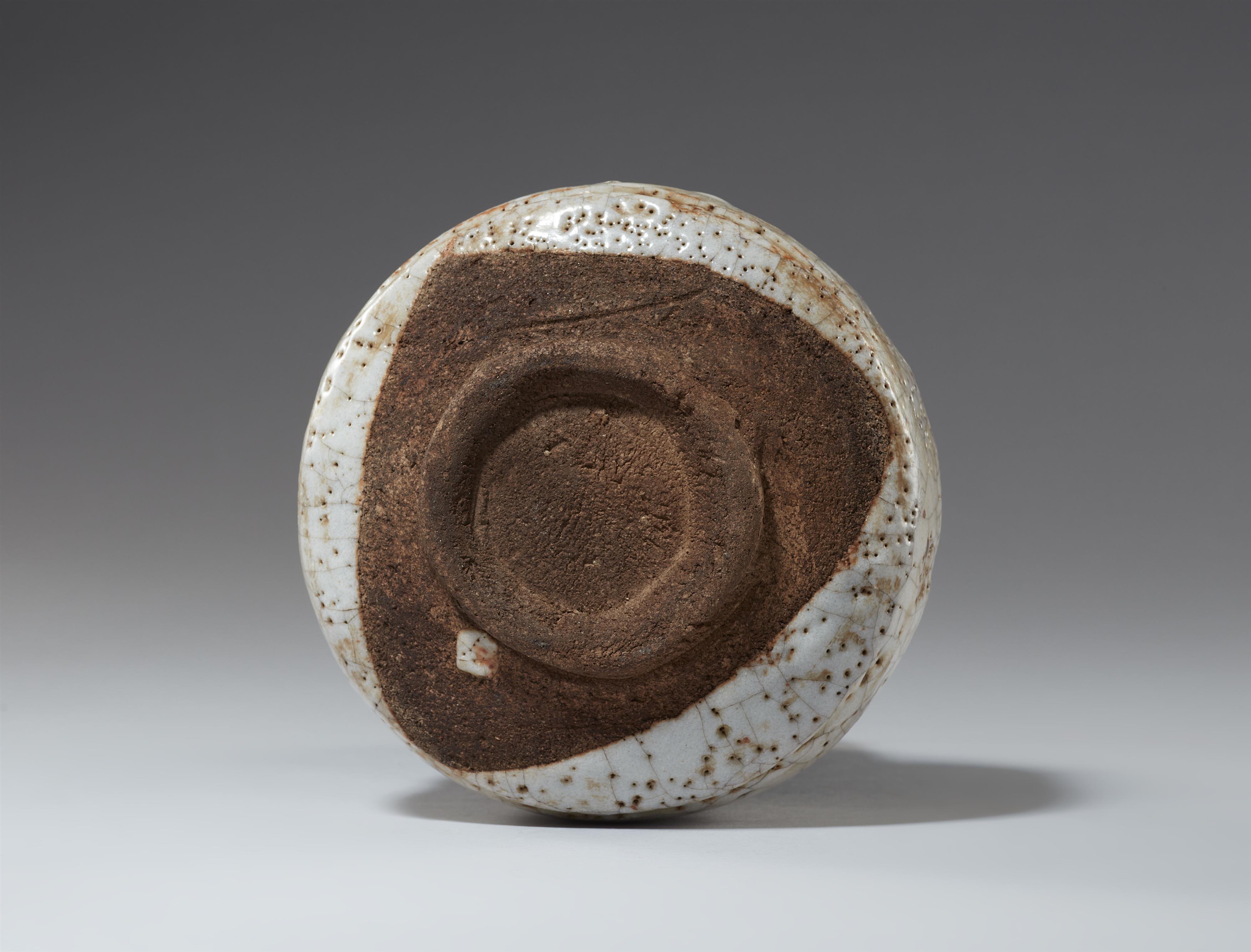 A large Shino chawan. Mino area, Owari province. Mid-Edo period - image-6