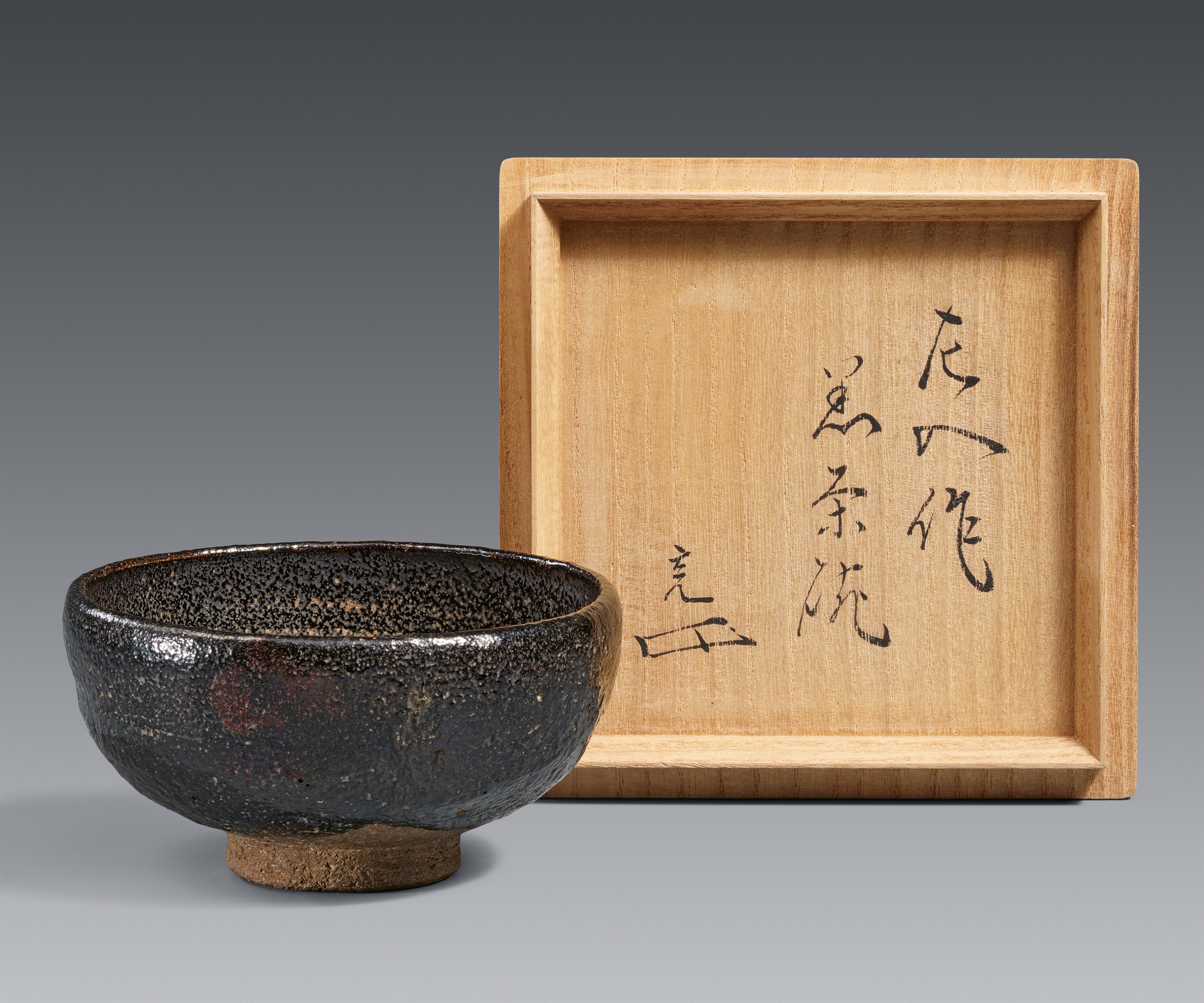 A Kuro-Raku summer chawan. Kyoto. Edo period, 18th century - image-1