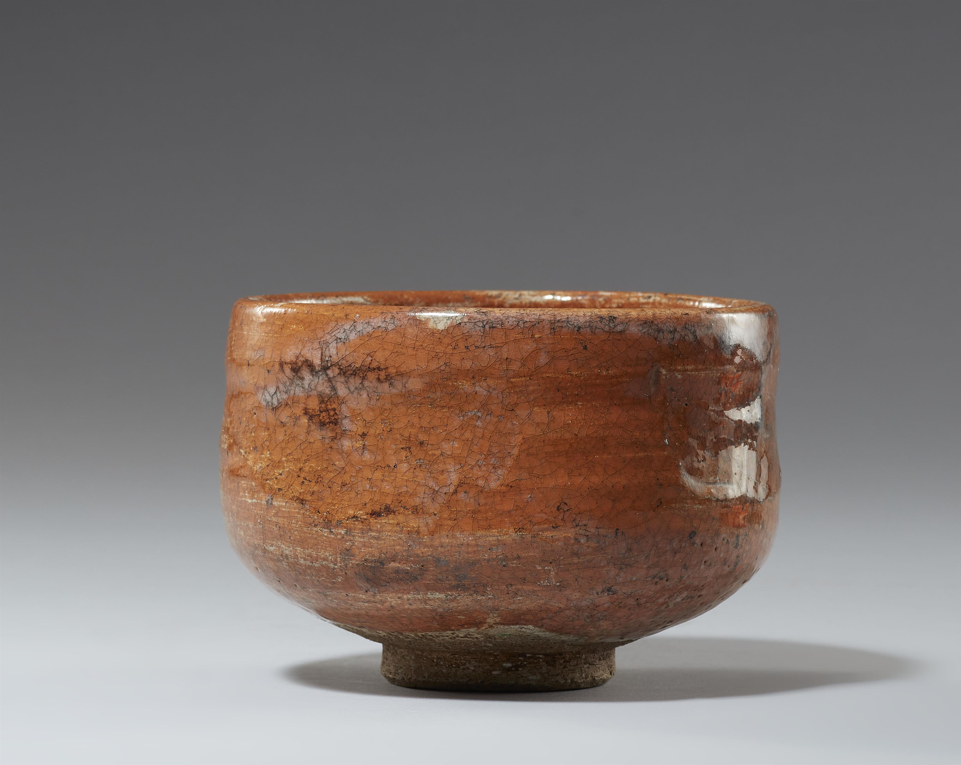 A Kyoto Aka-Raku chawan. Edo period, 19th century - image-2