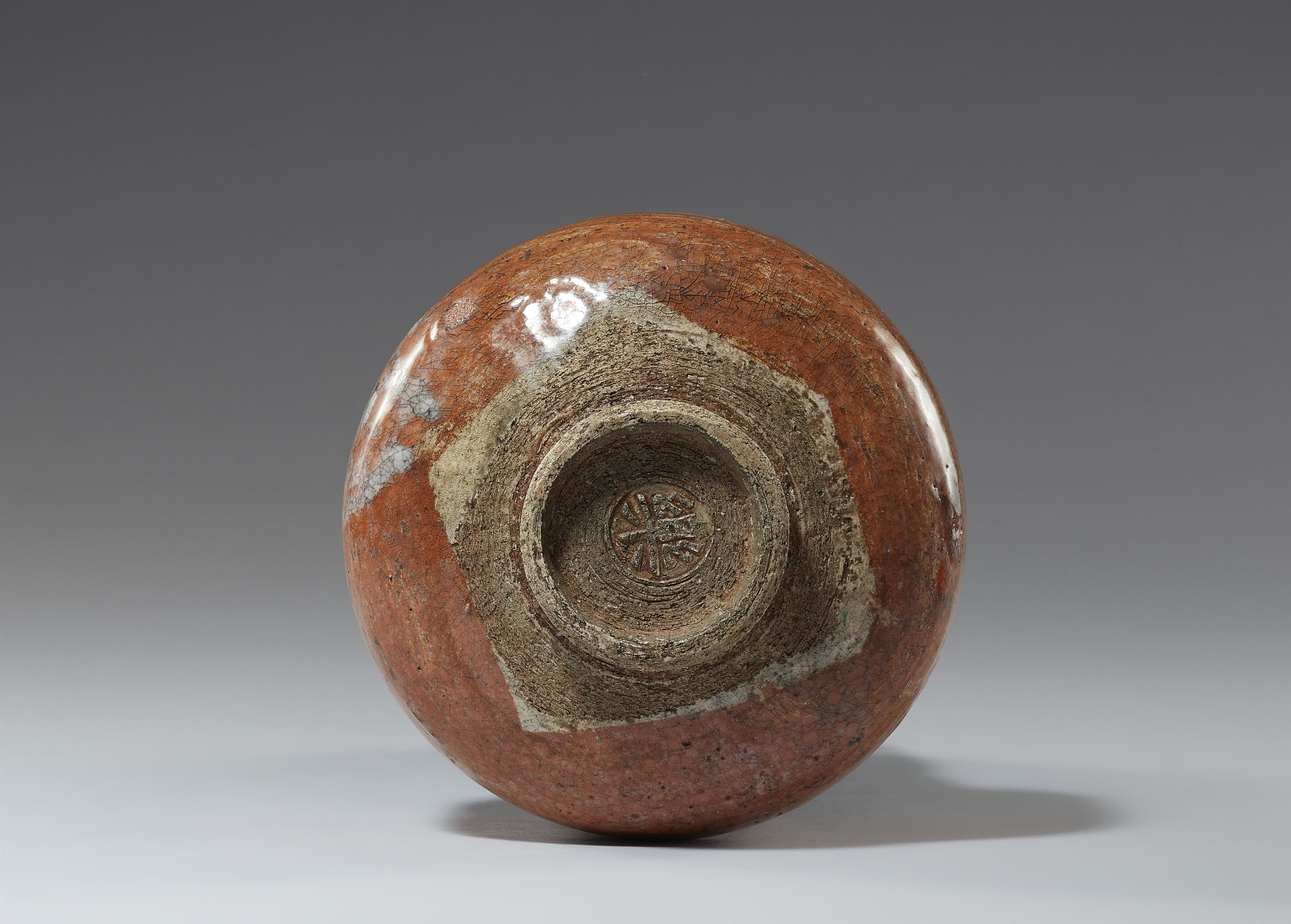 A Kyoto Aka-Raku chawan. Edo period, 19th century - image-6