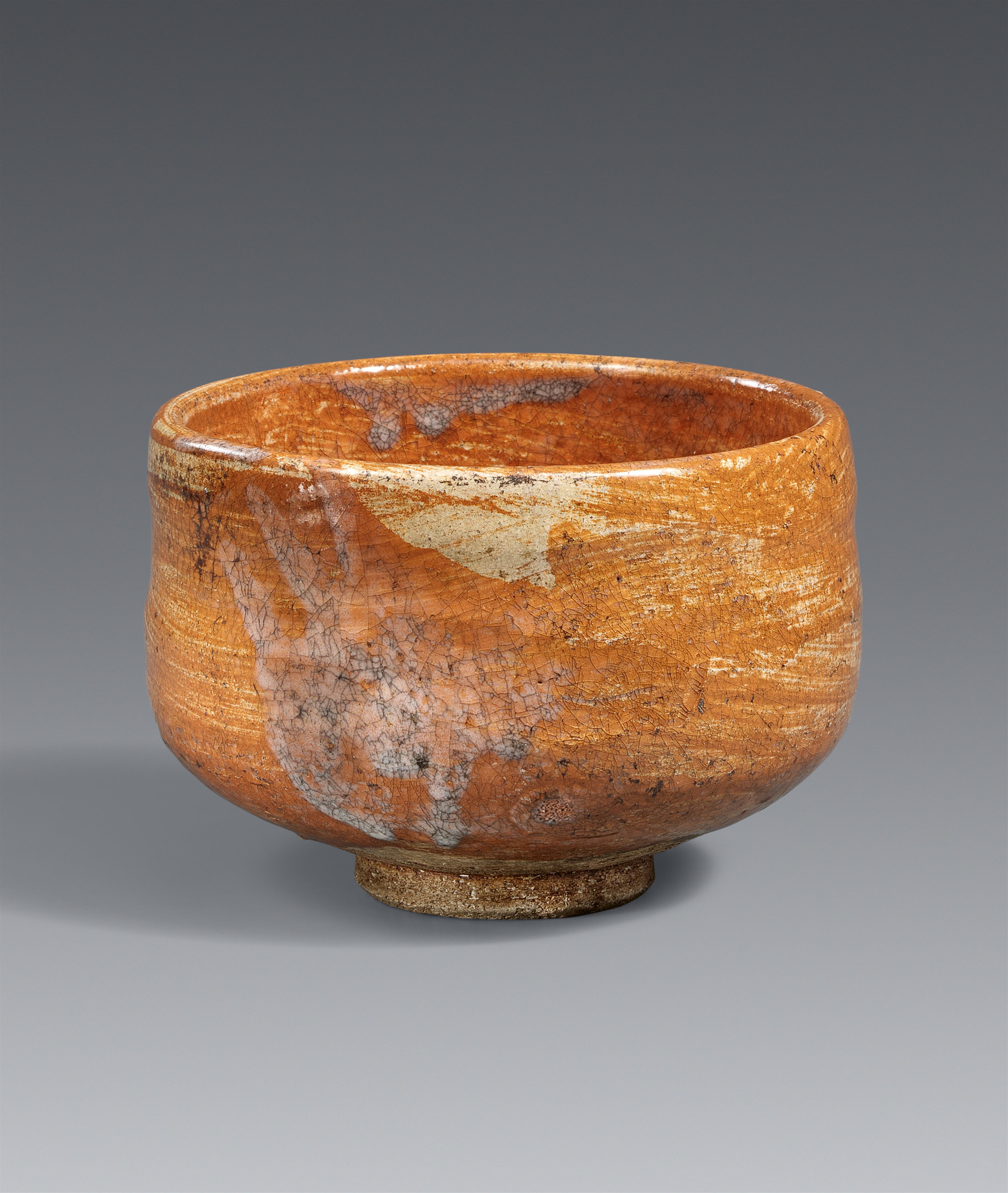 A Kyoto Aka-Raku chawan. Edo period, 19th century - image-1