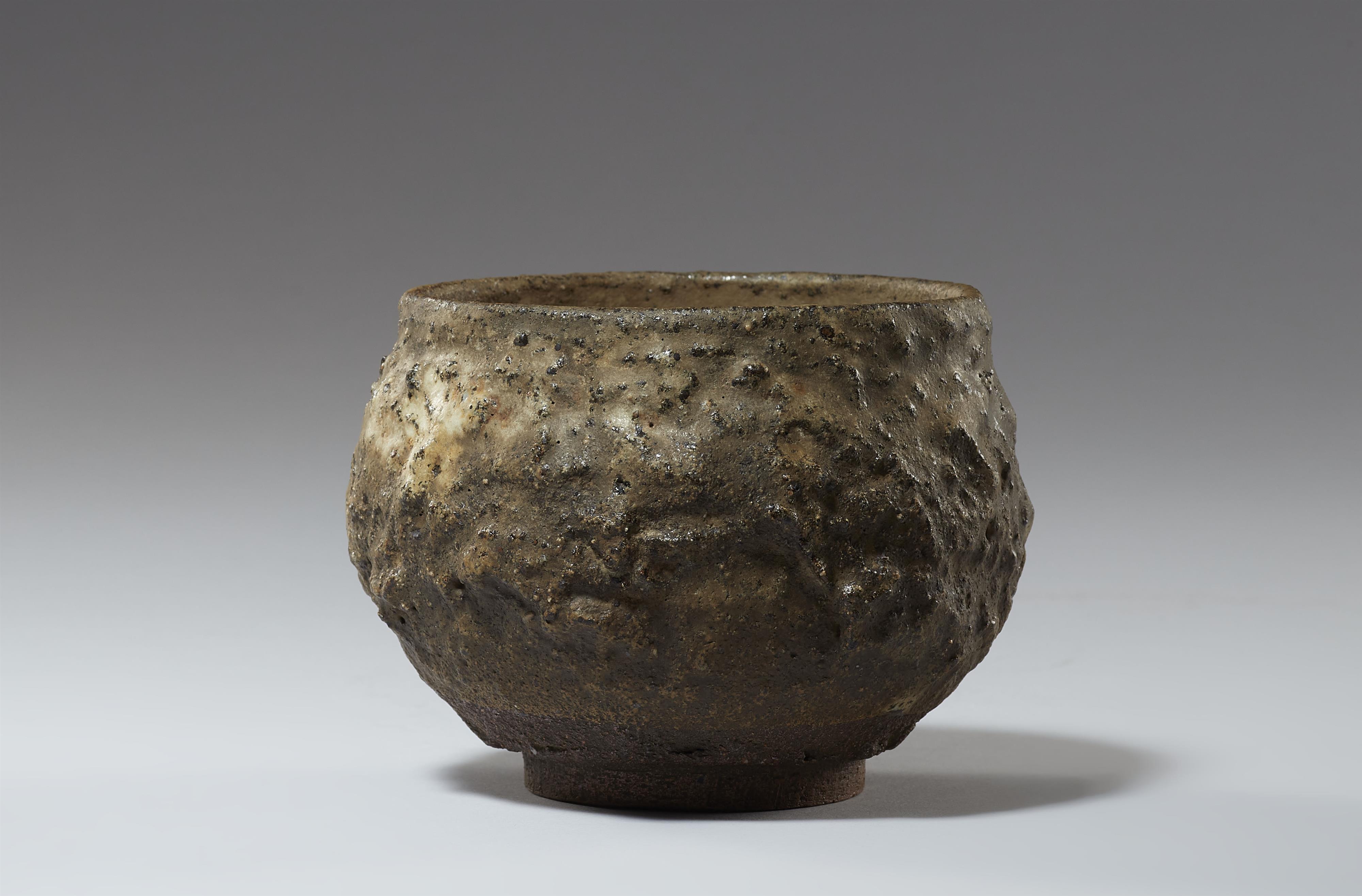 A Ko-Karatsu chawan. Hizen province. Edo period, 18th century - image-2