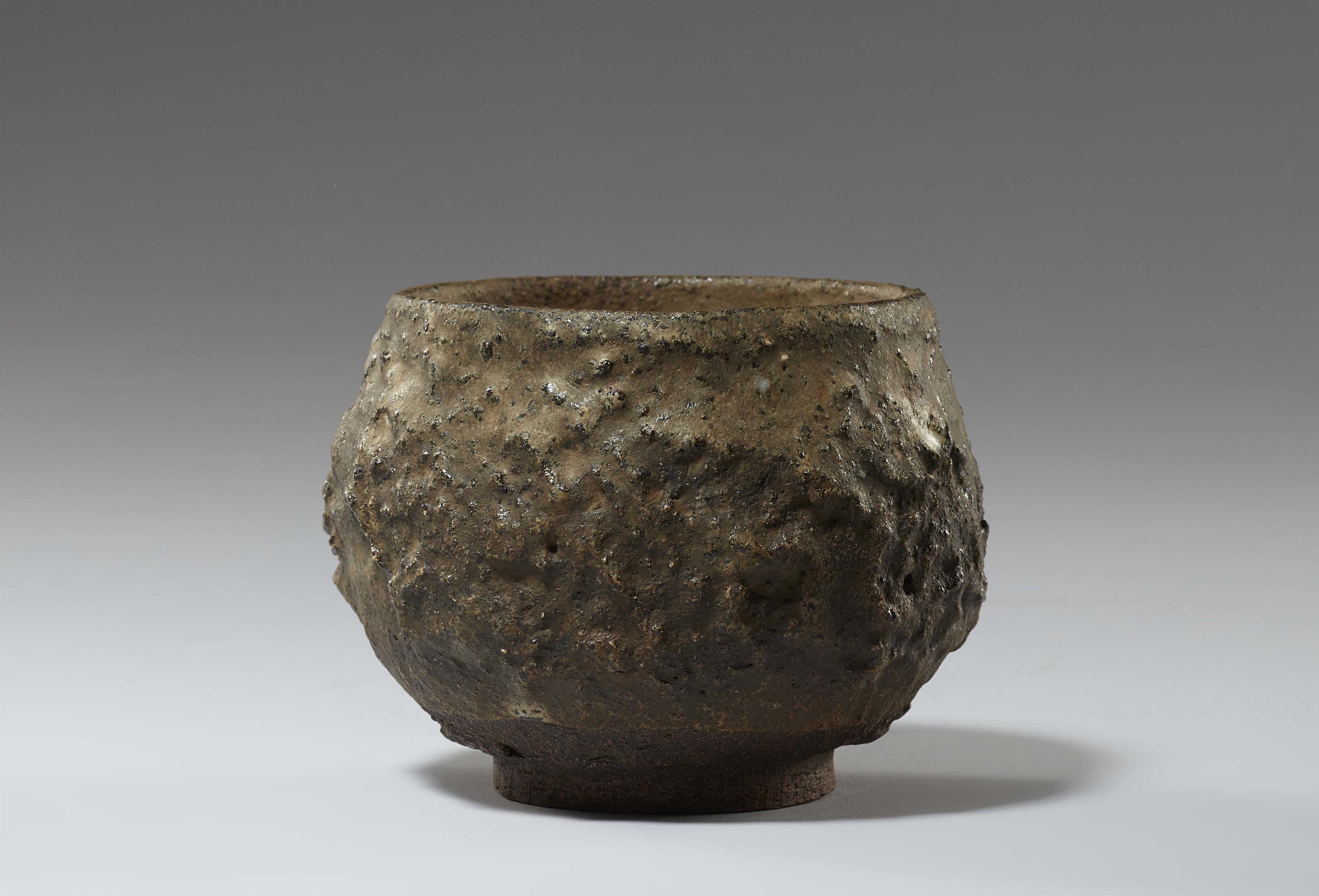 A Ko-Karatsu chawan. Hizen province. Edo period, 18th century - image-3