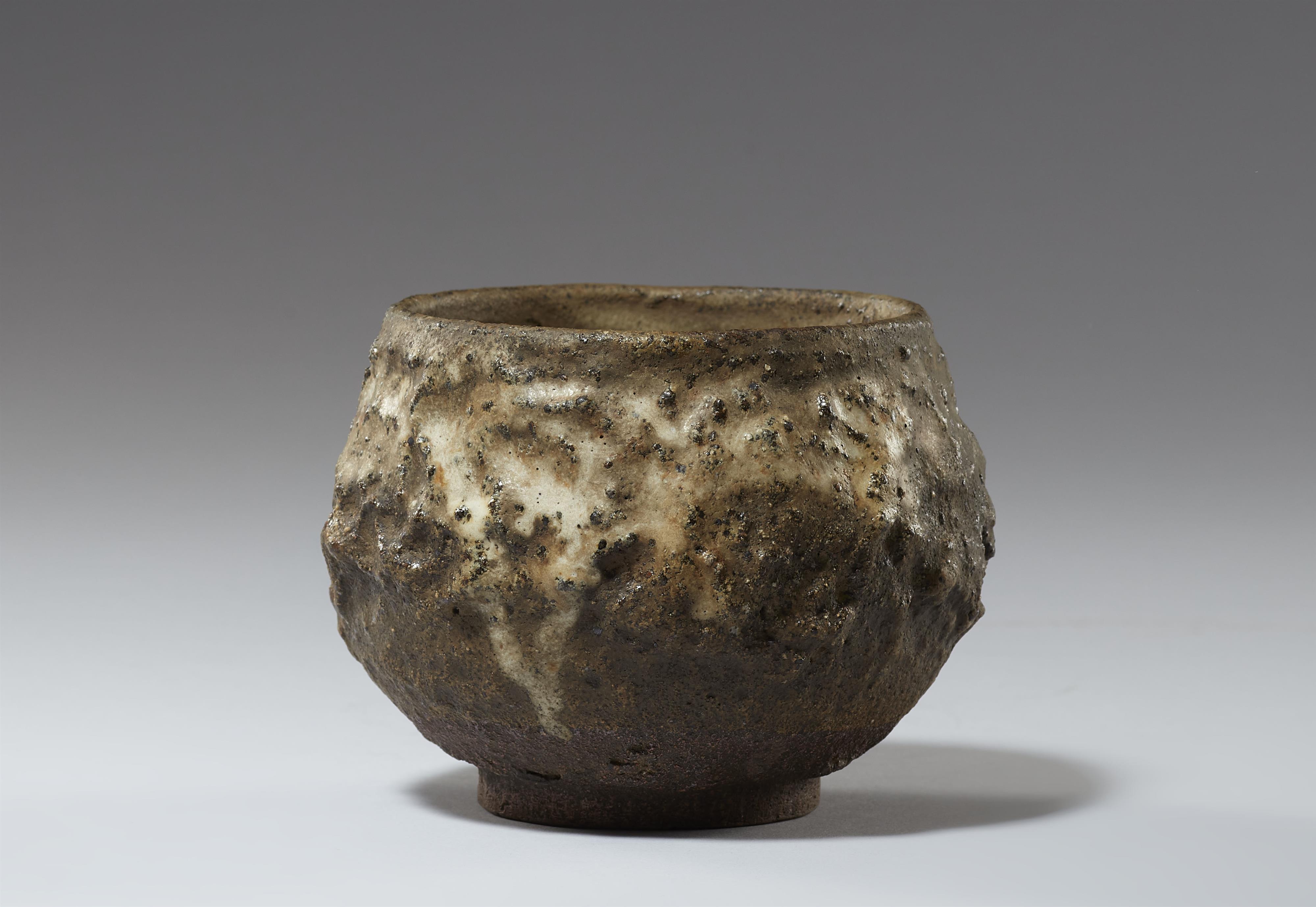 A Ko-Karatsu chawan. Hizen province. Edo period, 18th century - image-5