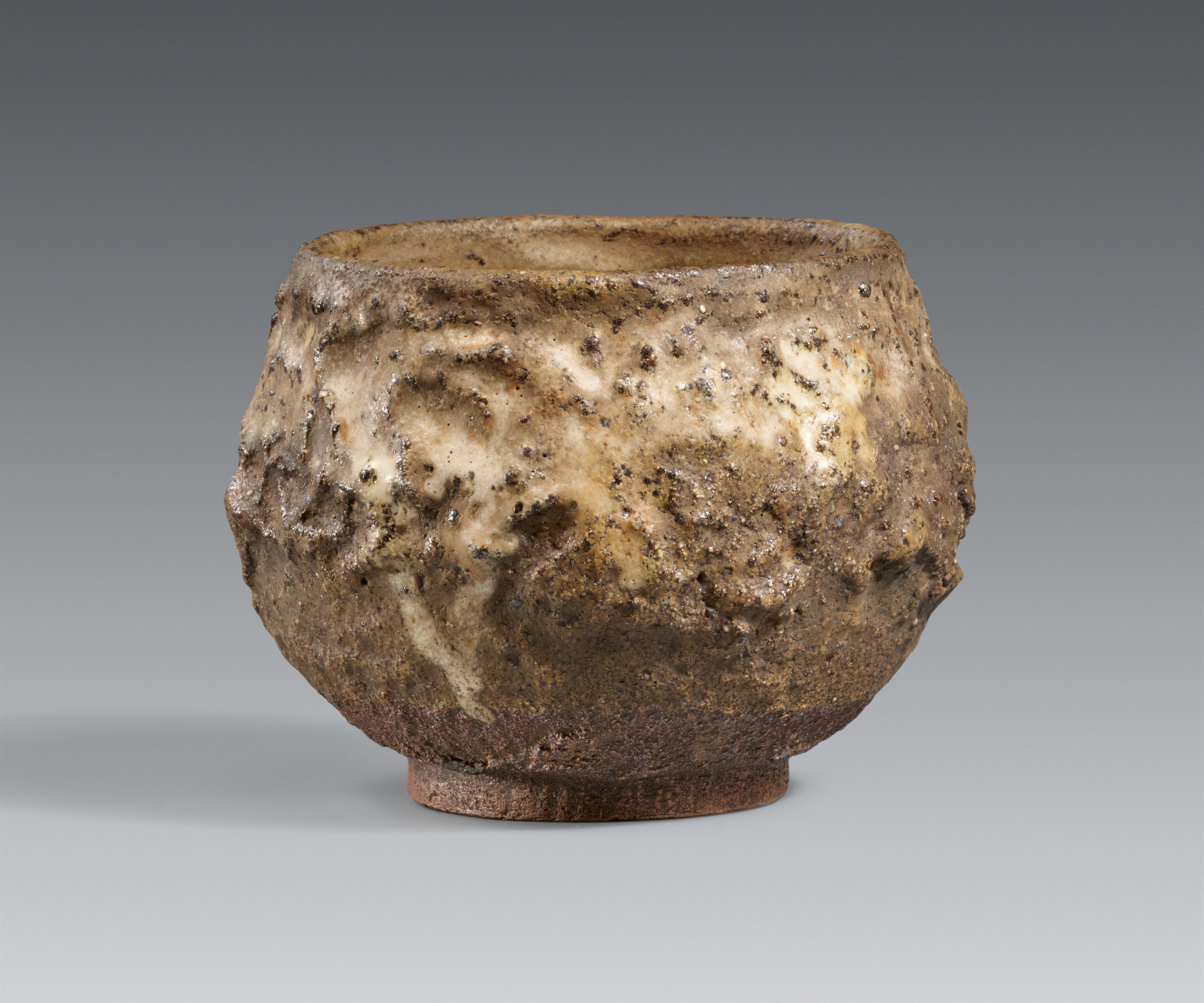 A Ko-Karatsu chawan. Hizen province. Edo period, 18th century - image-1