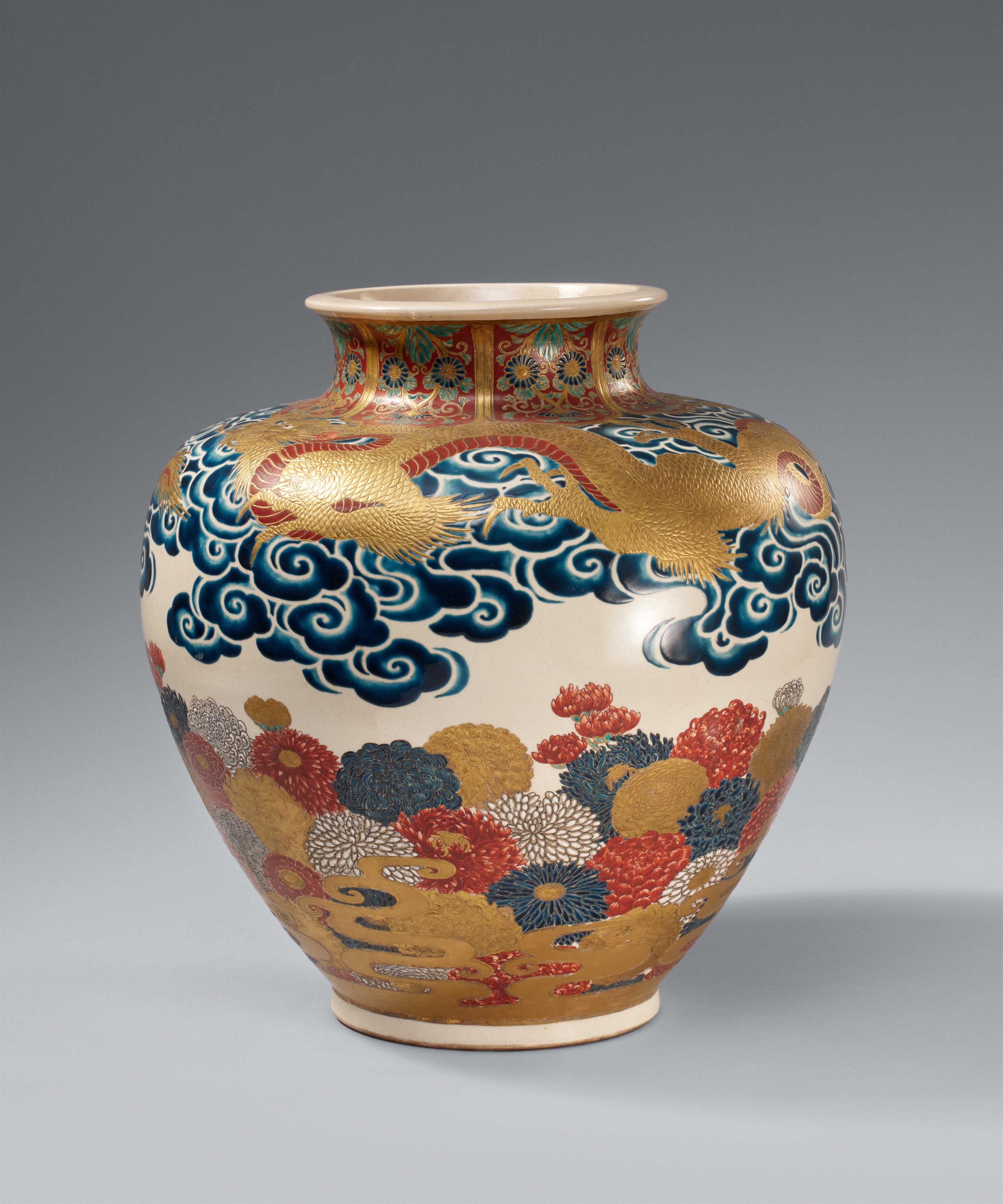 An impressively large Satsuma vase. 19th century - image-2