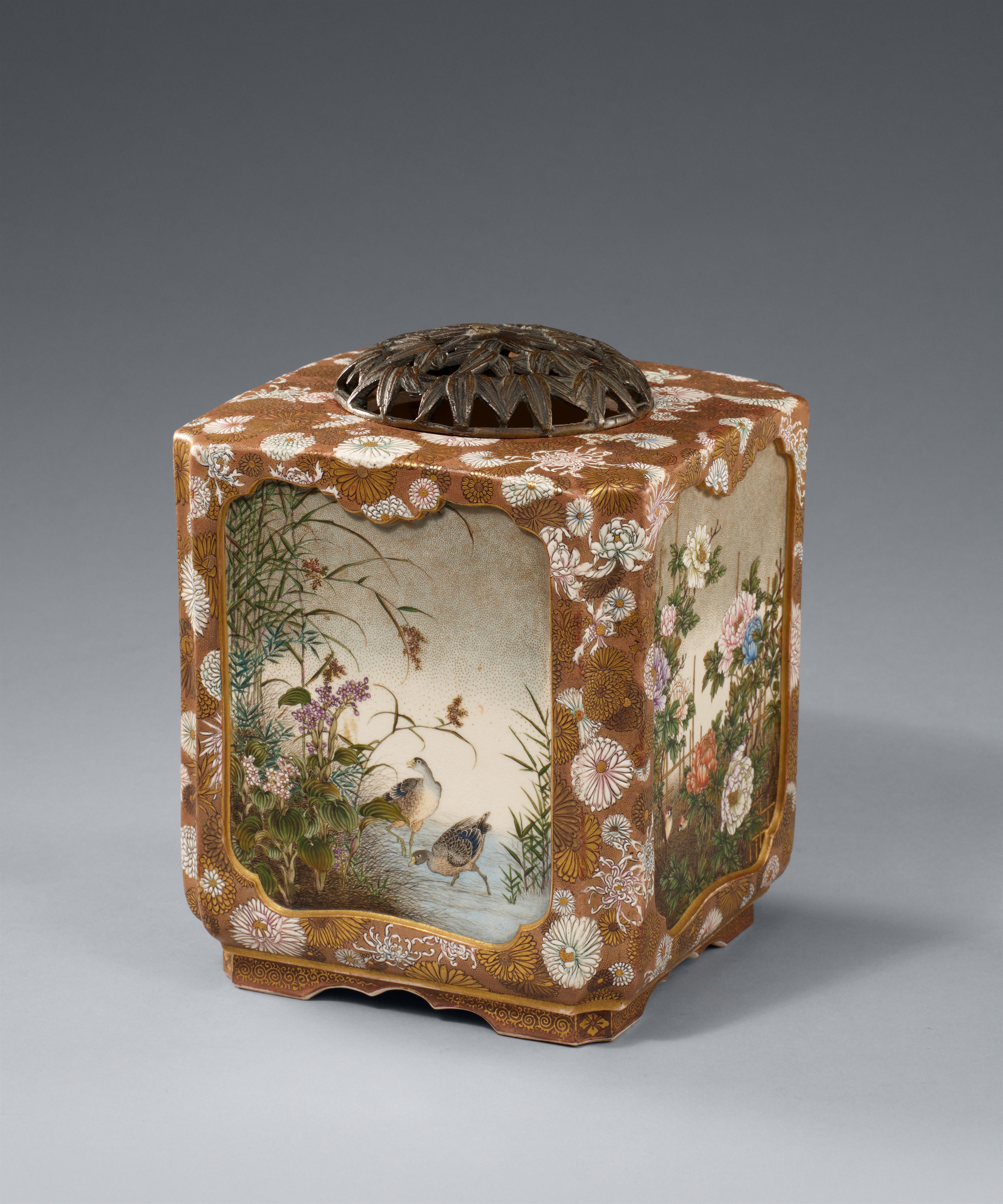 A large square Satsuma jar. Late 19th century - image-2