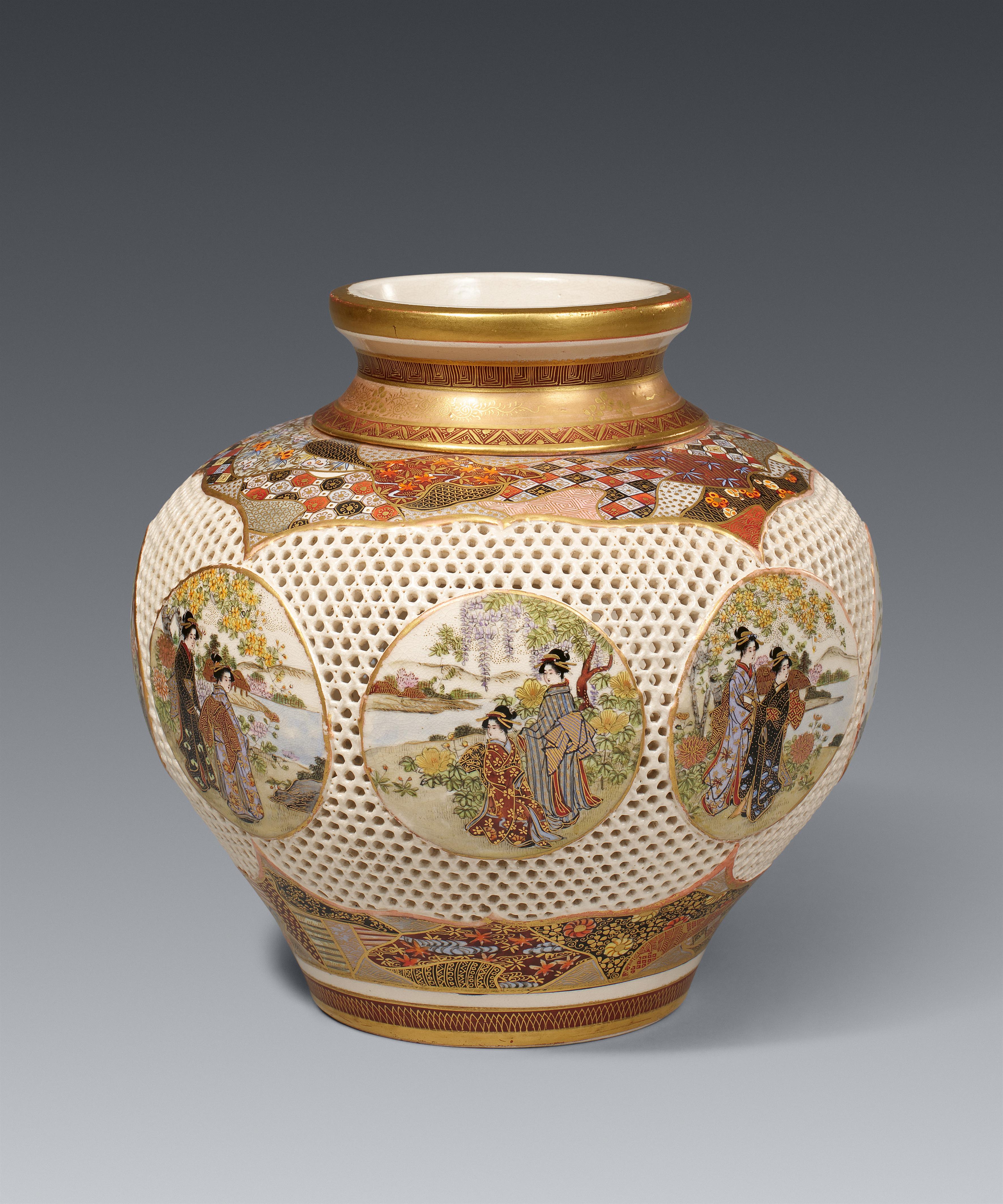 A globular Satsuma vase by Kinkozan. Early 20th century - image-1