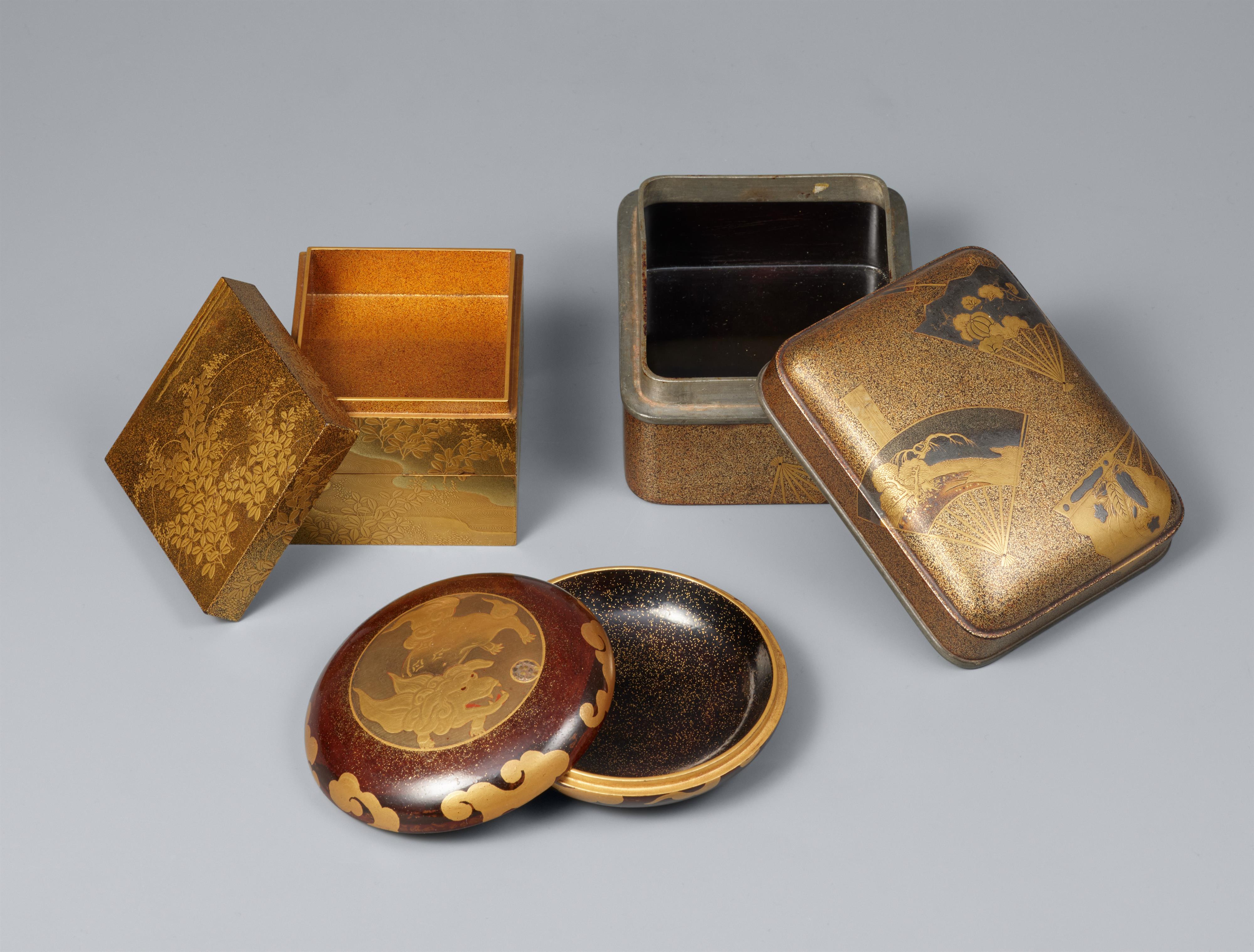 Three small gold lacquer boxes. Edo period - image-2