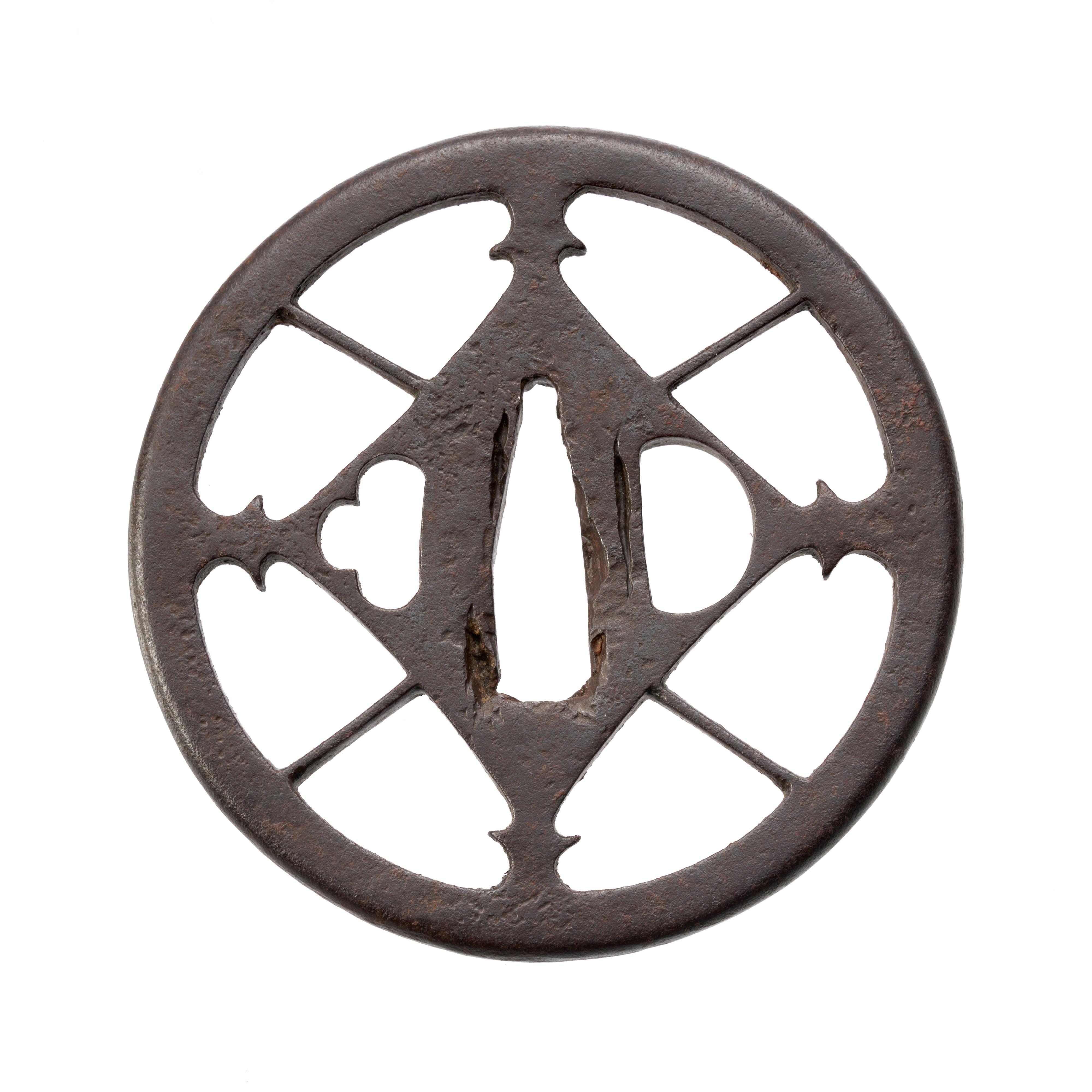 An iron sukashi tsuba. Edo period or earlier - image-2