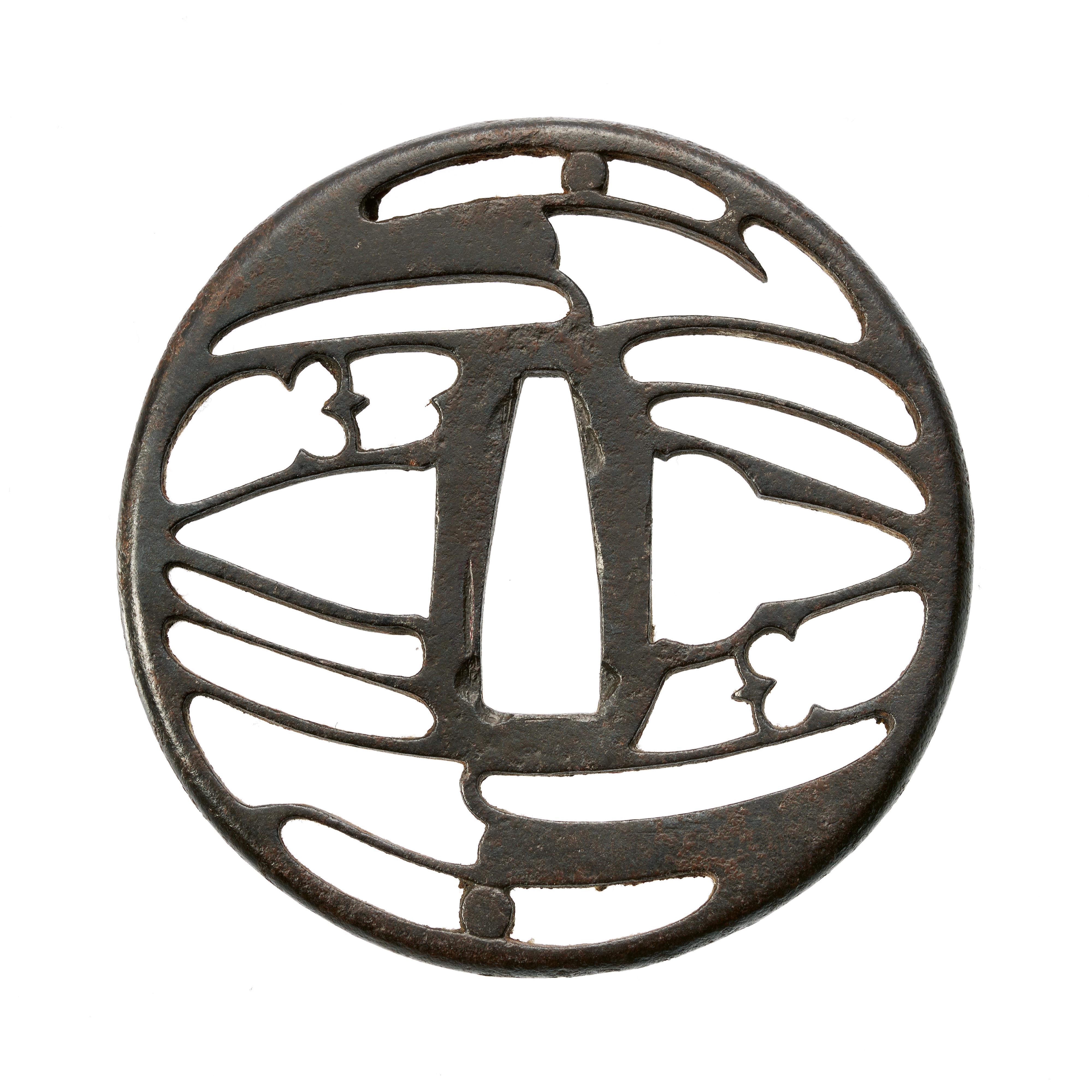 An iron yo-sukashi tsuba. Edo period - image-1