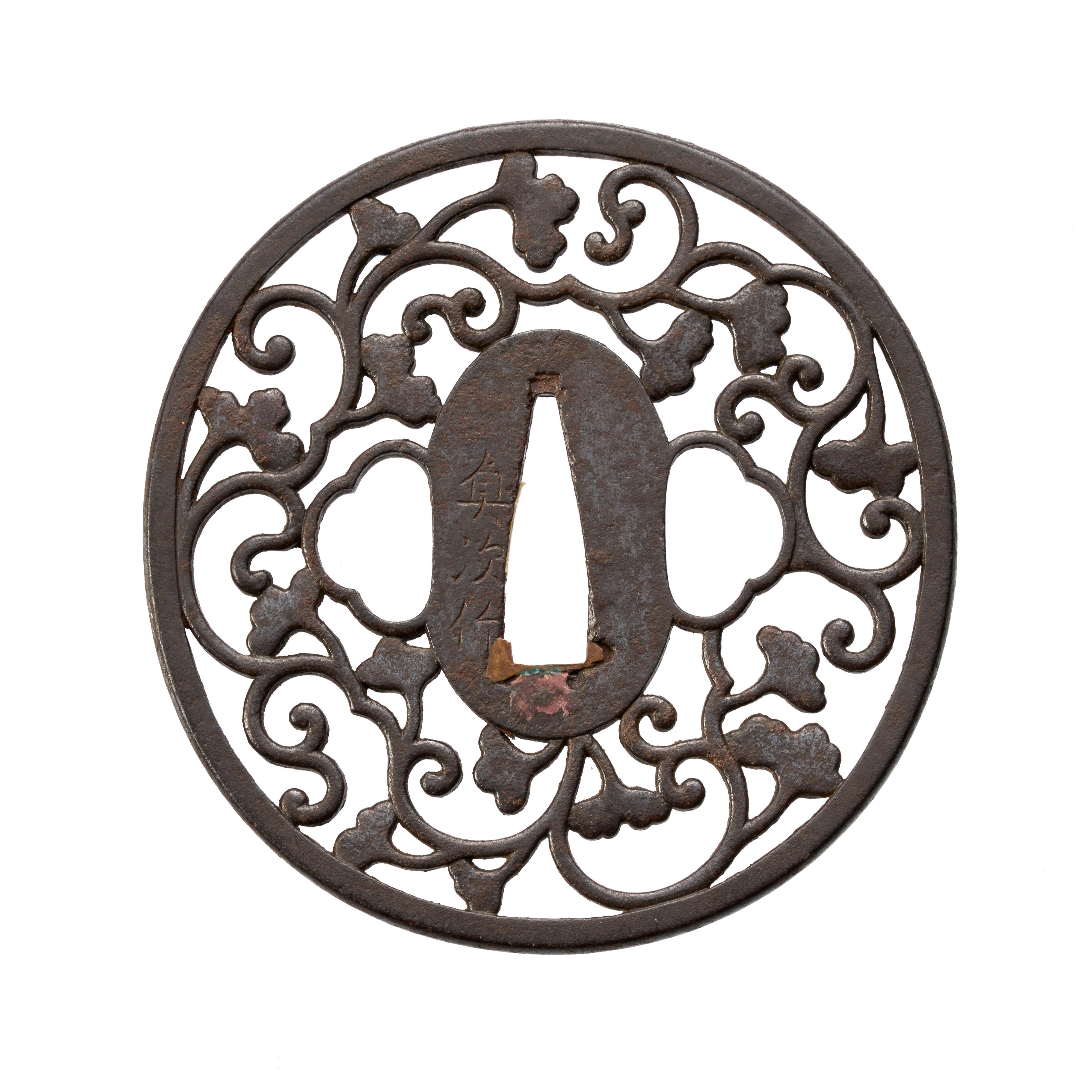 A large Choshu iron tsuba. Edo period - image-2