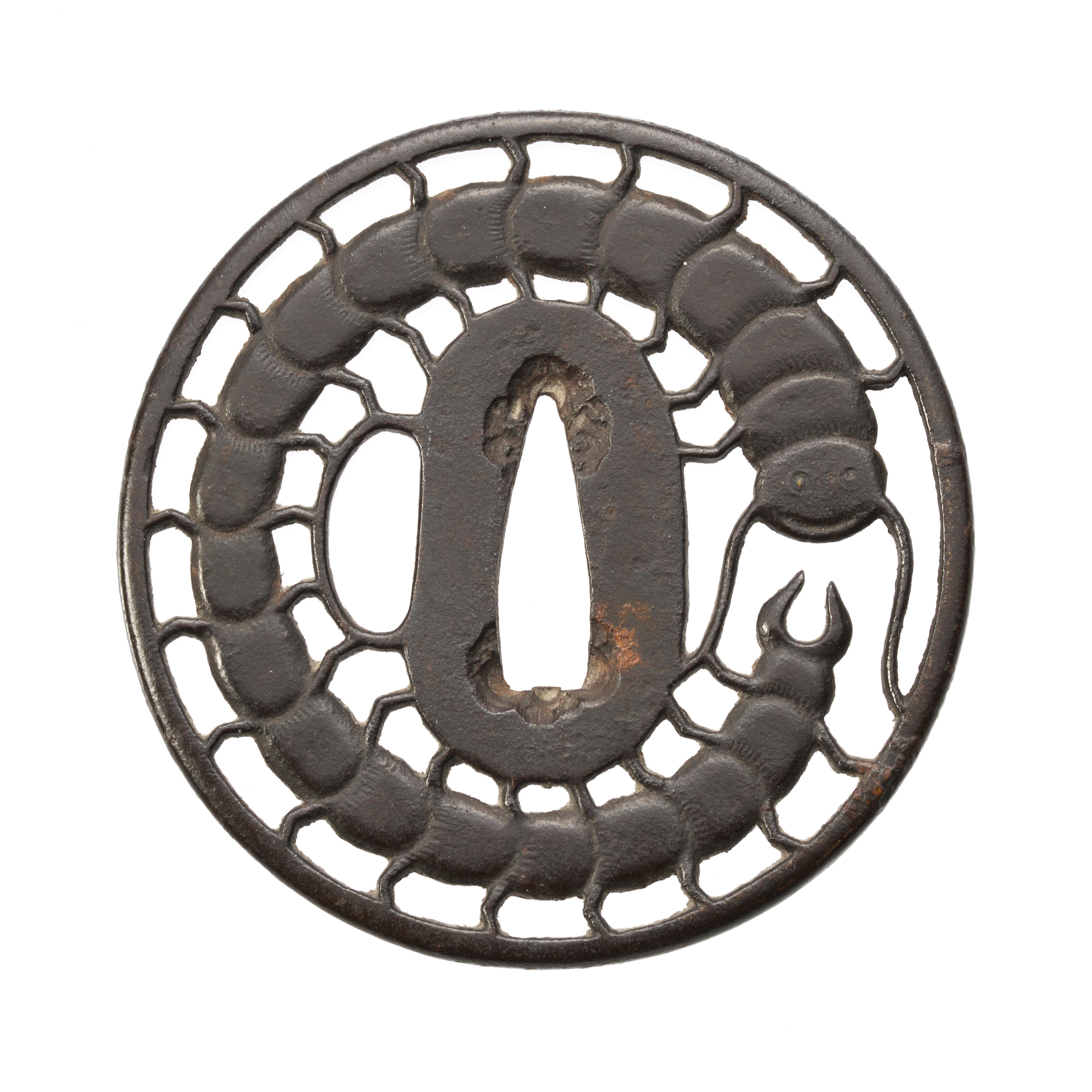 An iron tsuba. Edo period - image-2