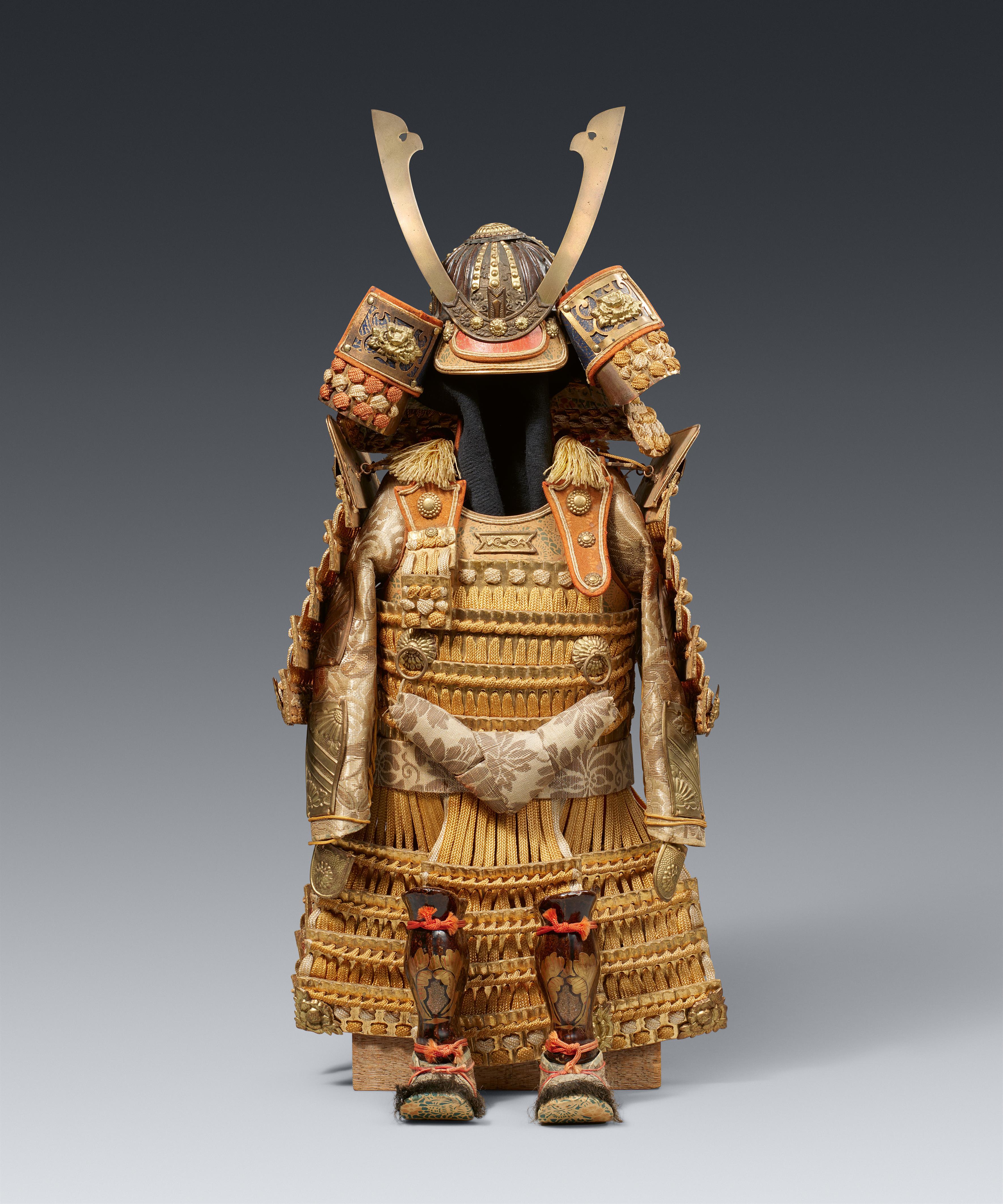 An iron, lacquer, paper and brocade model of an o-yoroi-style armour. 19/20th century - image-1