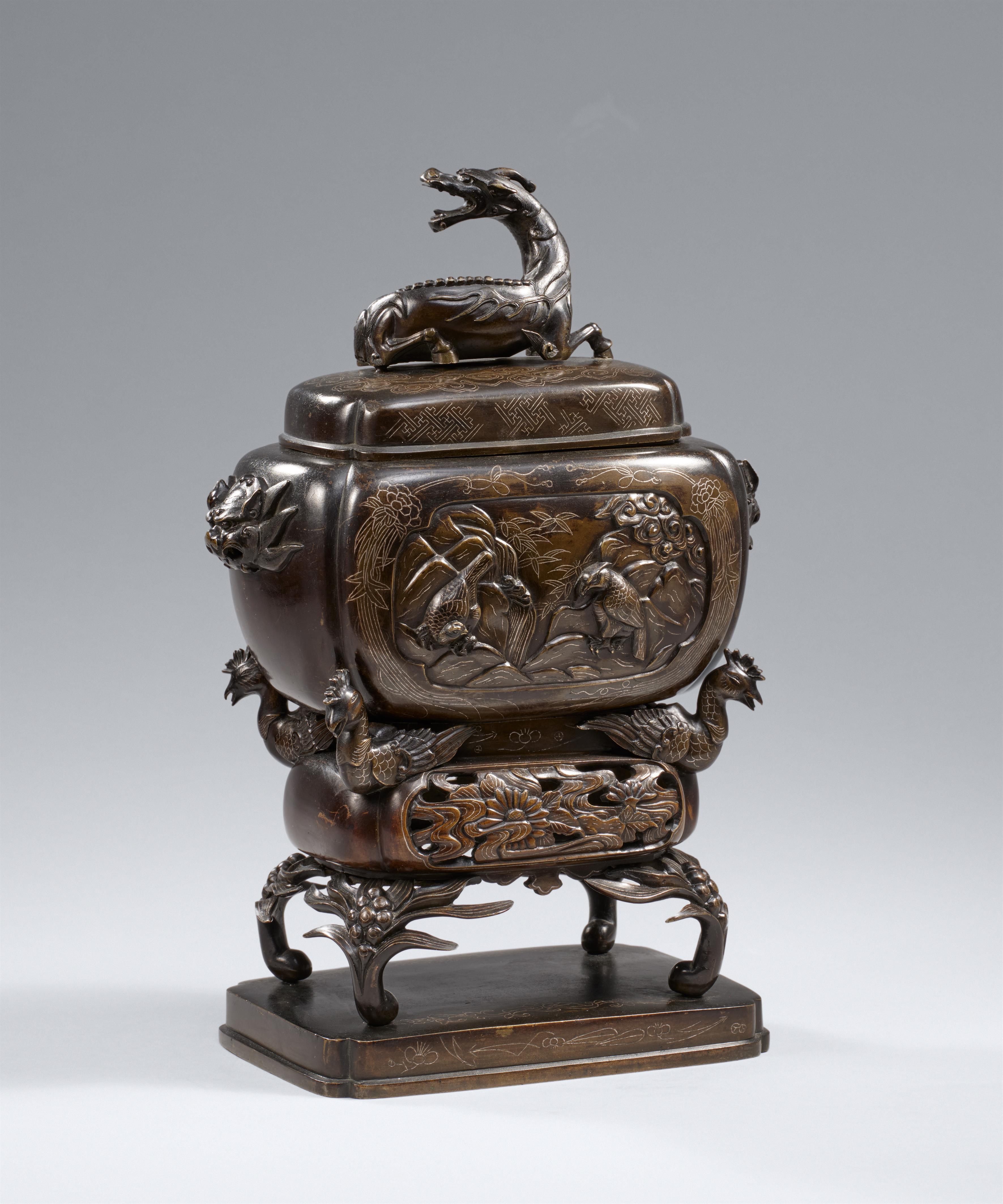 A bronze incense burner. Meiji period - image-2