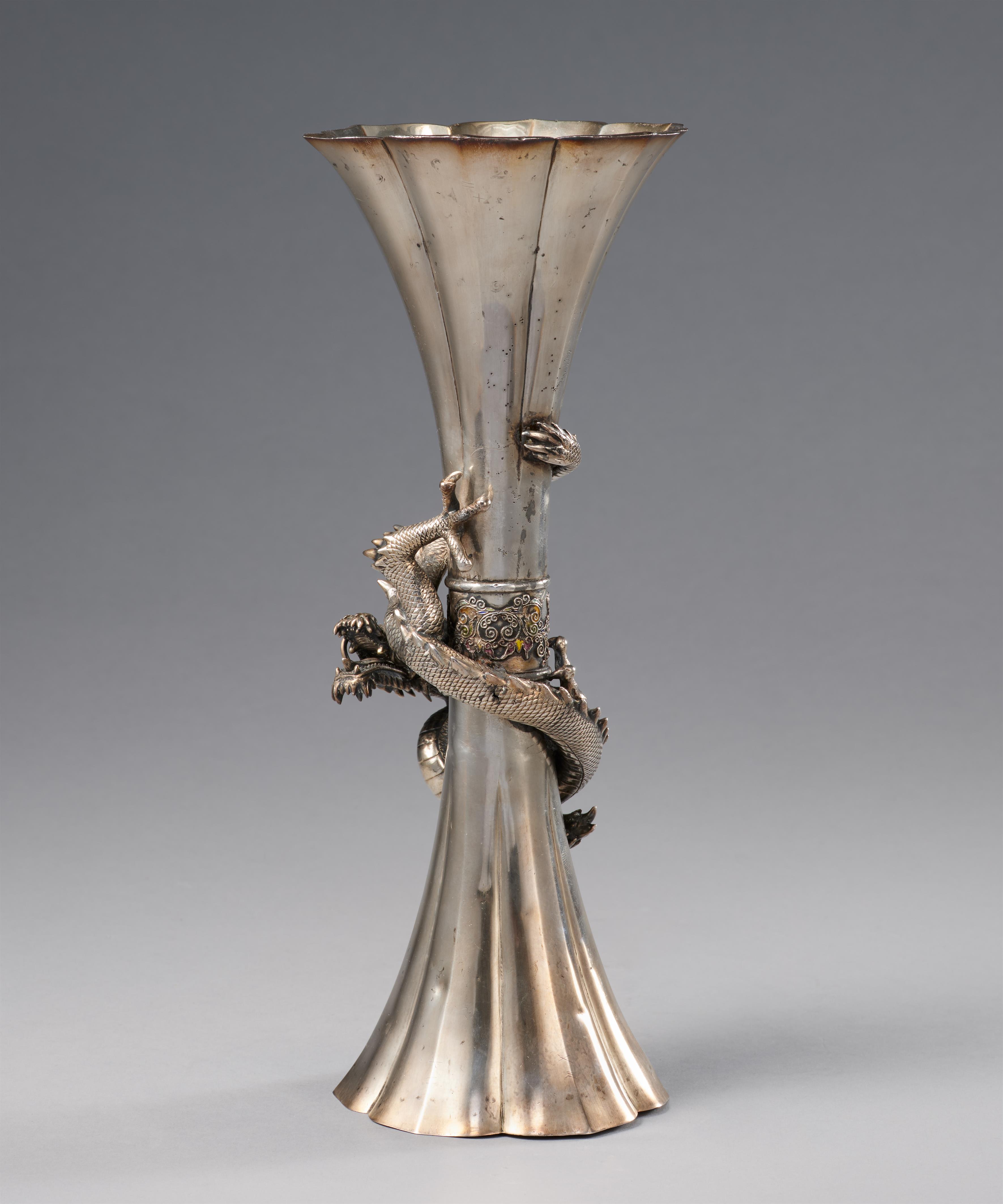 A silver vase by Masayoshi. Late 19th century - image-2