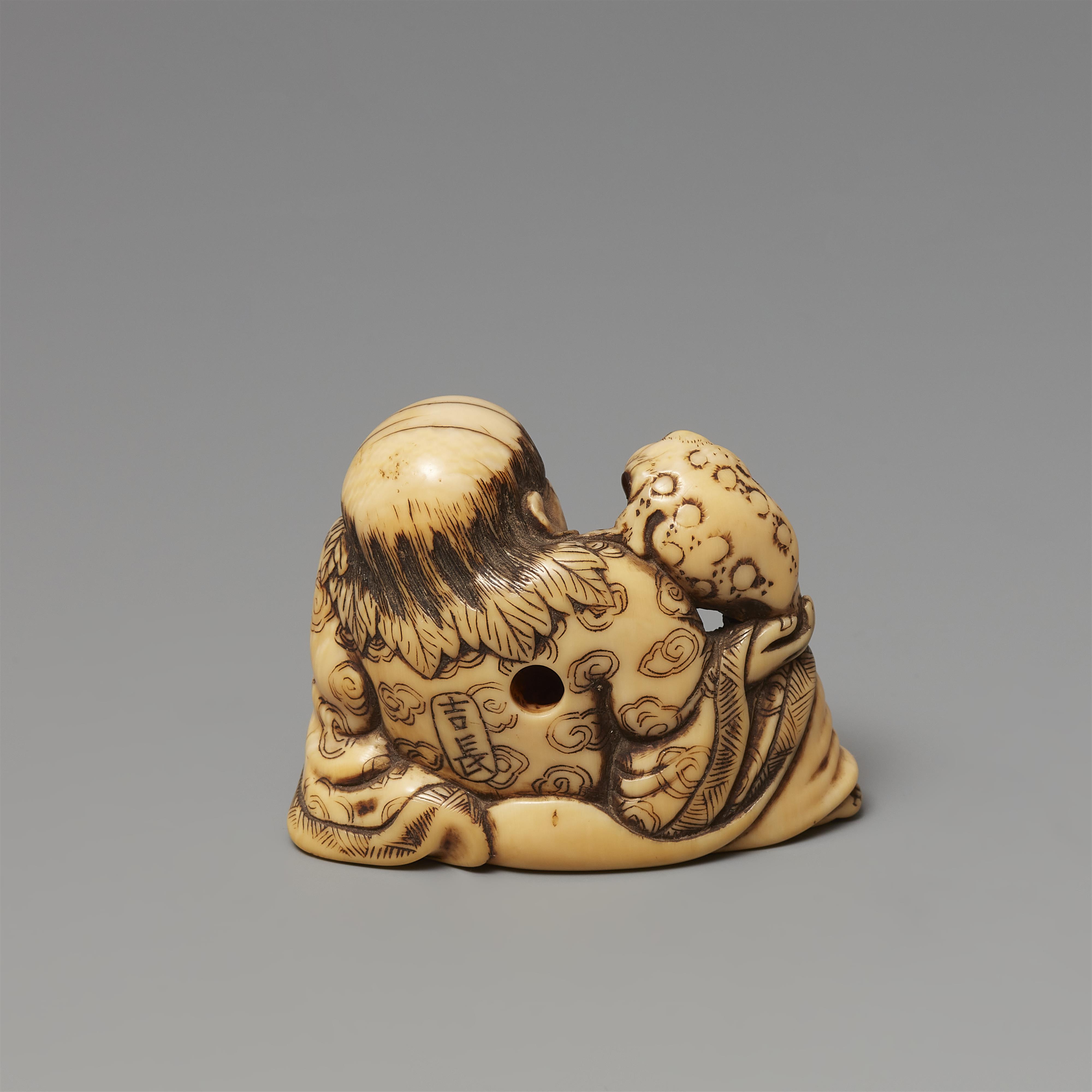 Netsuke des jugendlichen und lachenden Gama Sennin. Elfenbein. Kyoto. 2. Hälfte 18. Jh. - image-3