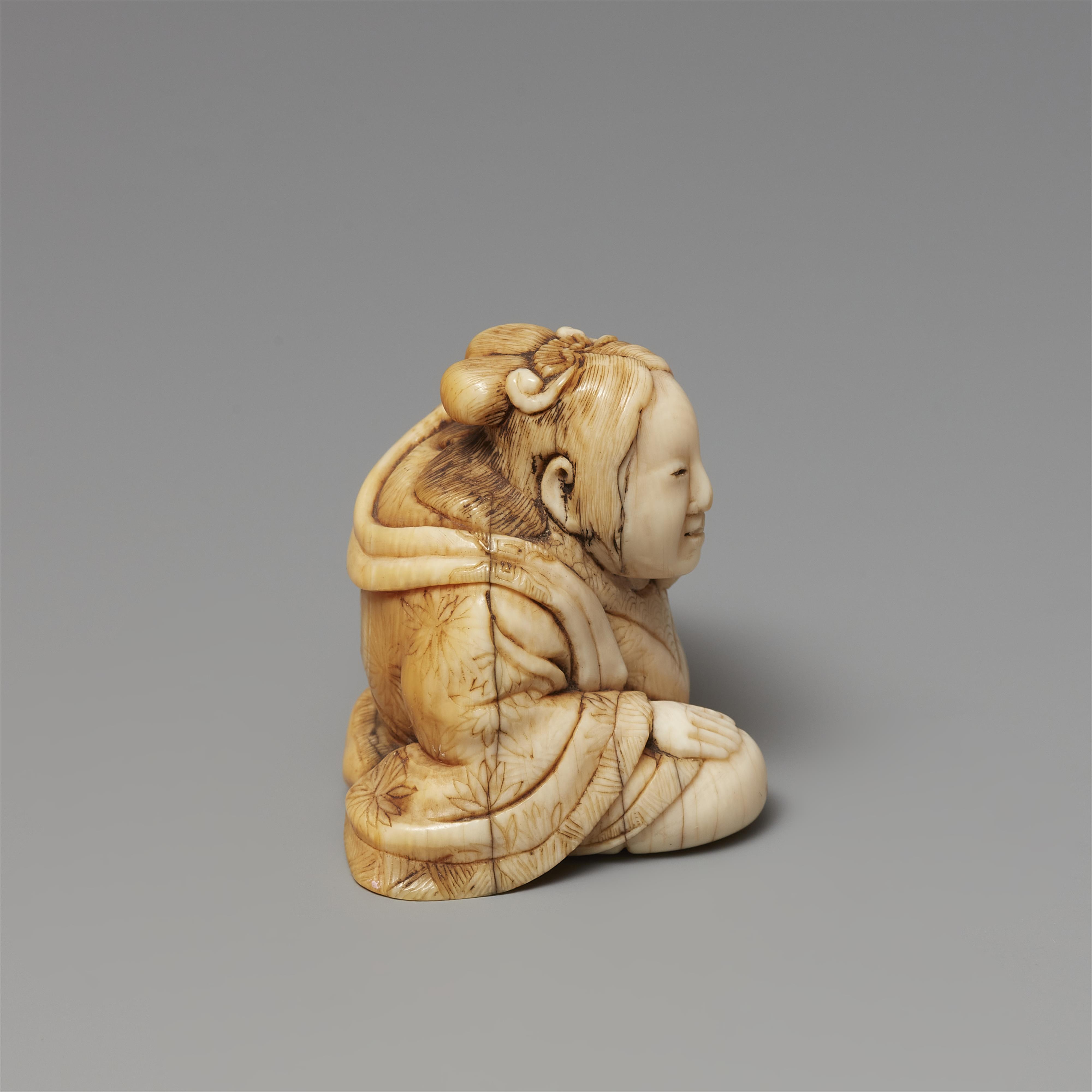 A Kyoto ivory netsuke of Seiobo by Rantei. First half 19th century - image-4