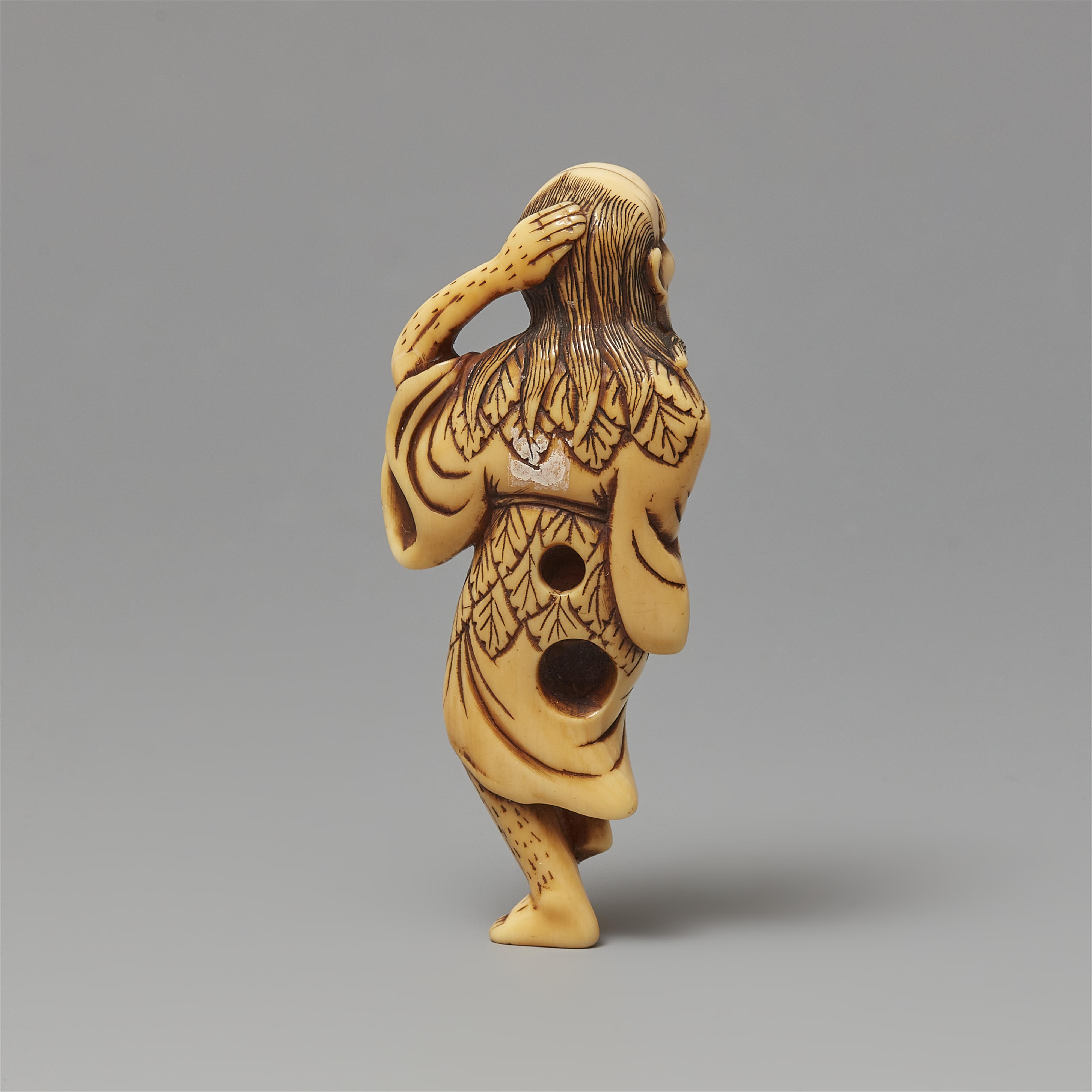 An ivory netsuke of Tekkai Sennin with a wind-blown beard. 18th century - image-3