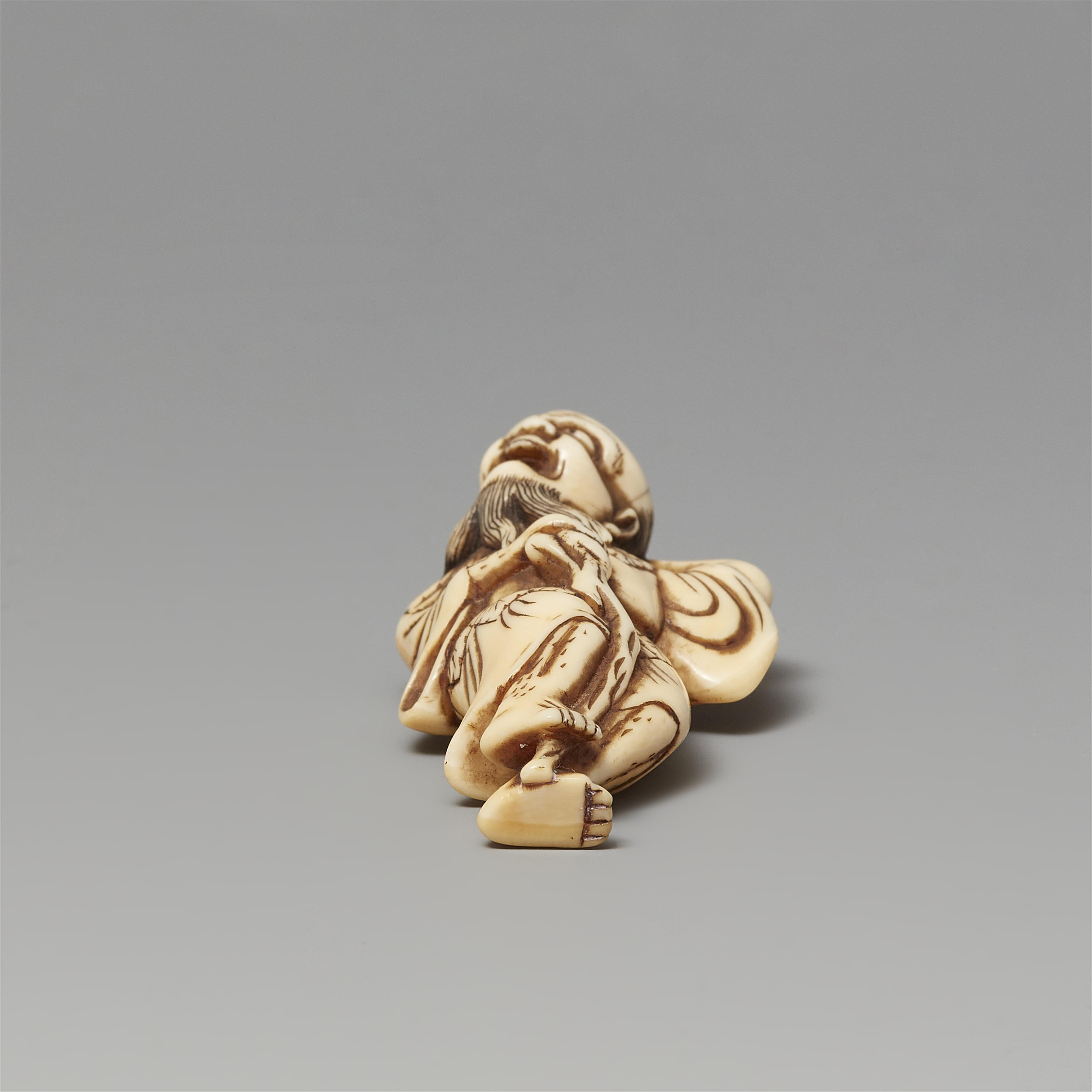 An ivory netsuke of Tekkai Sennin with a wind-blown beard. 18th century - image-5