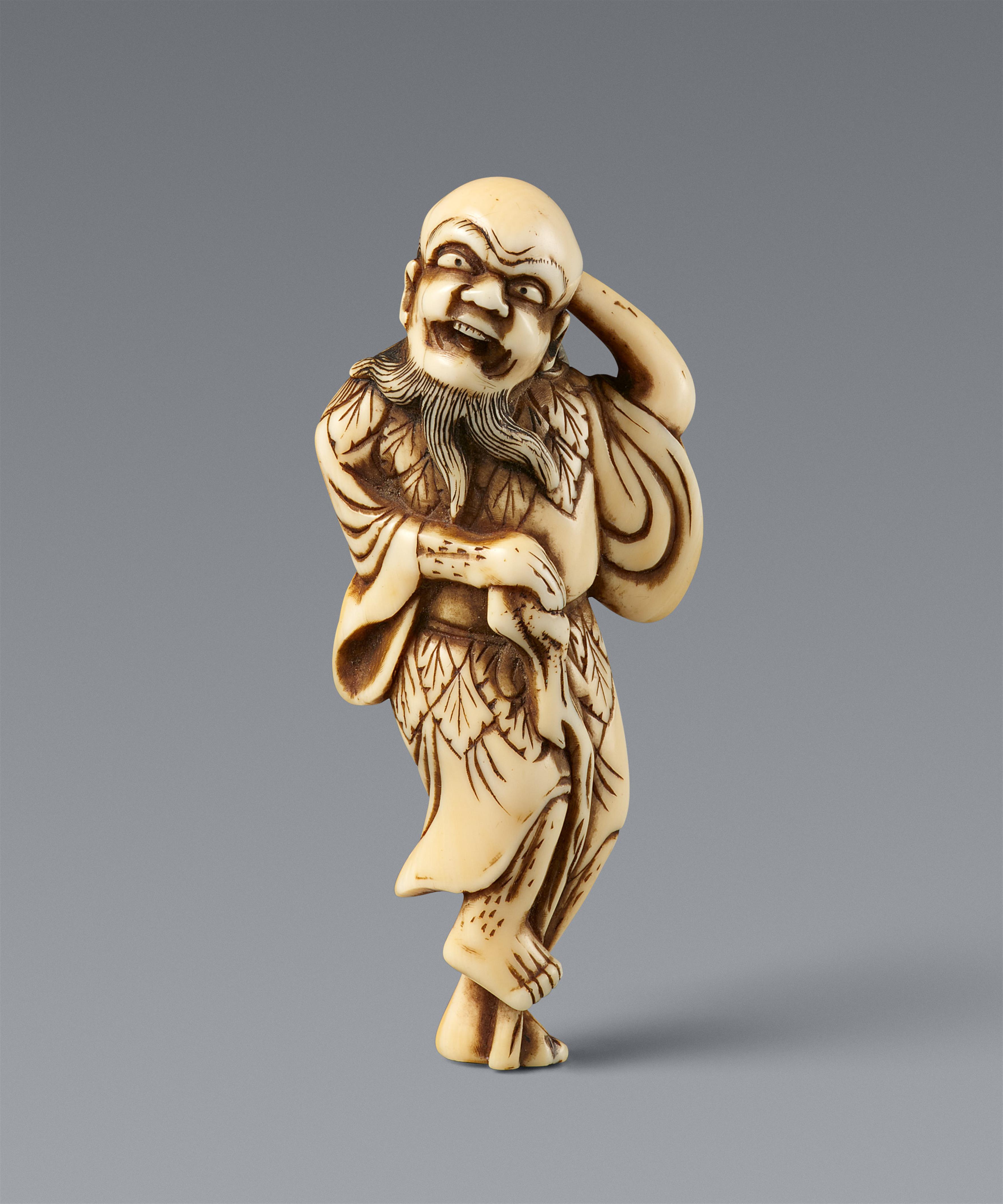 An ivory netsuke of Tekkai Sennin with a wind-blown beard. 18th century - image-1