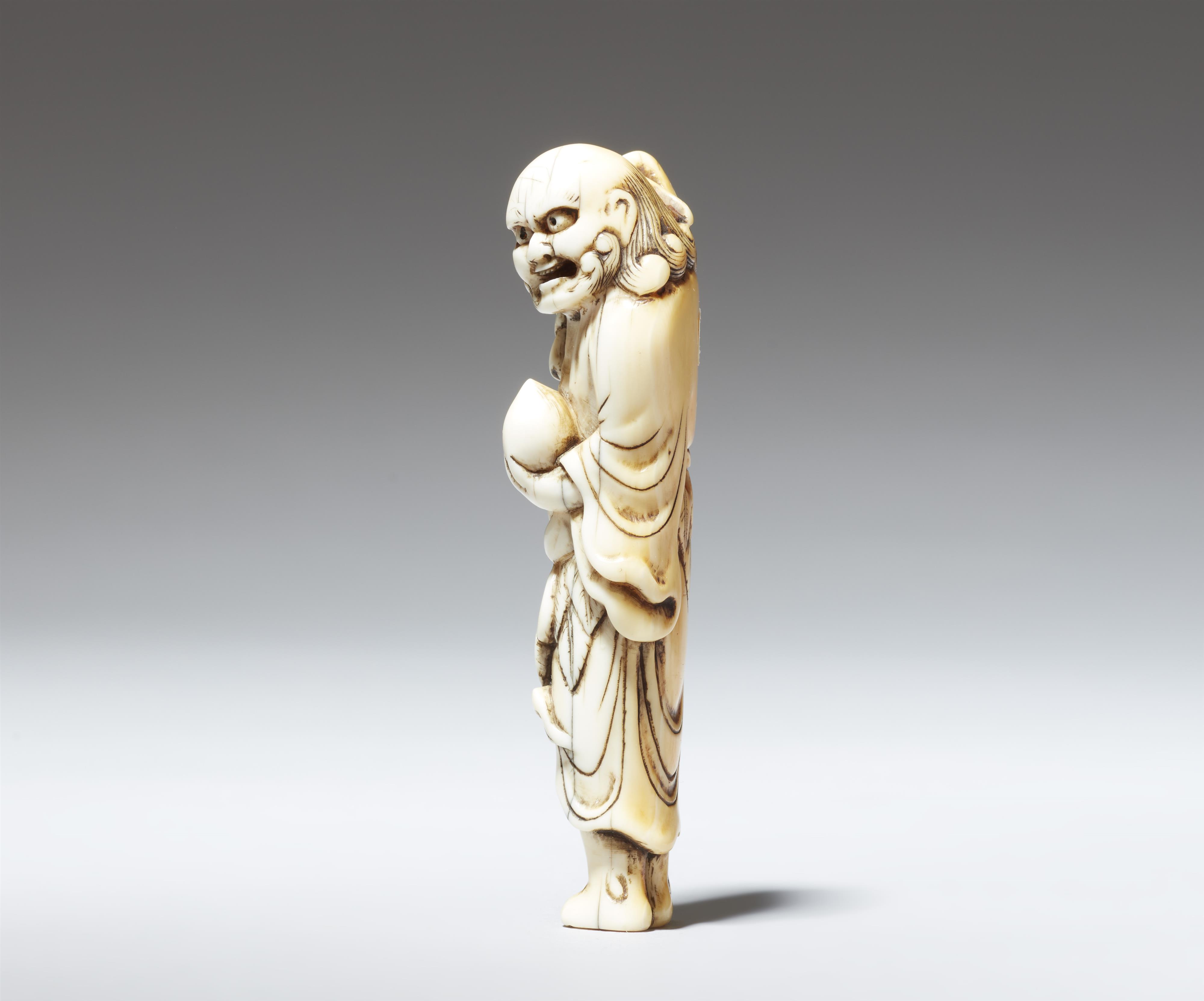 An ivory netsuke of a bearded sennin. 18th century - image-5